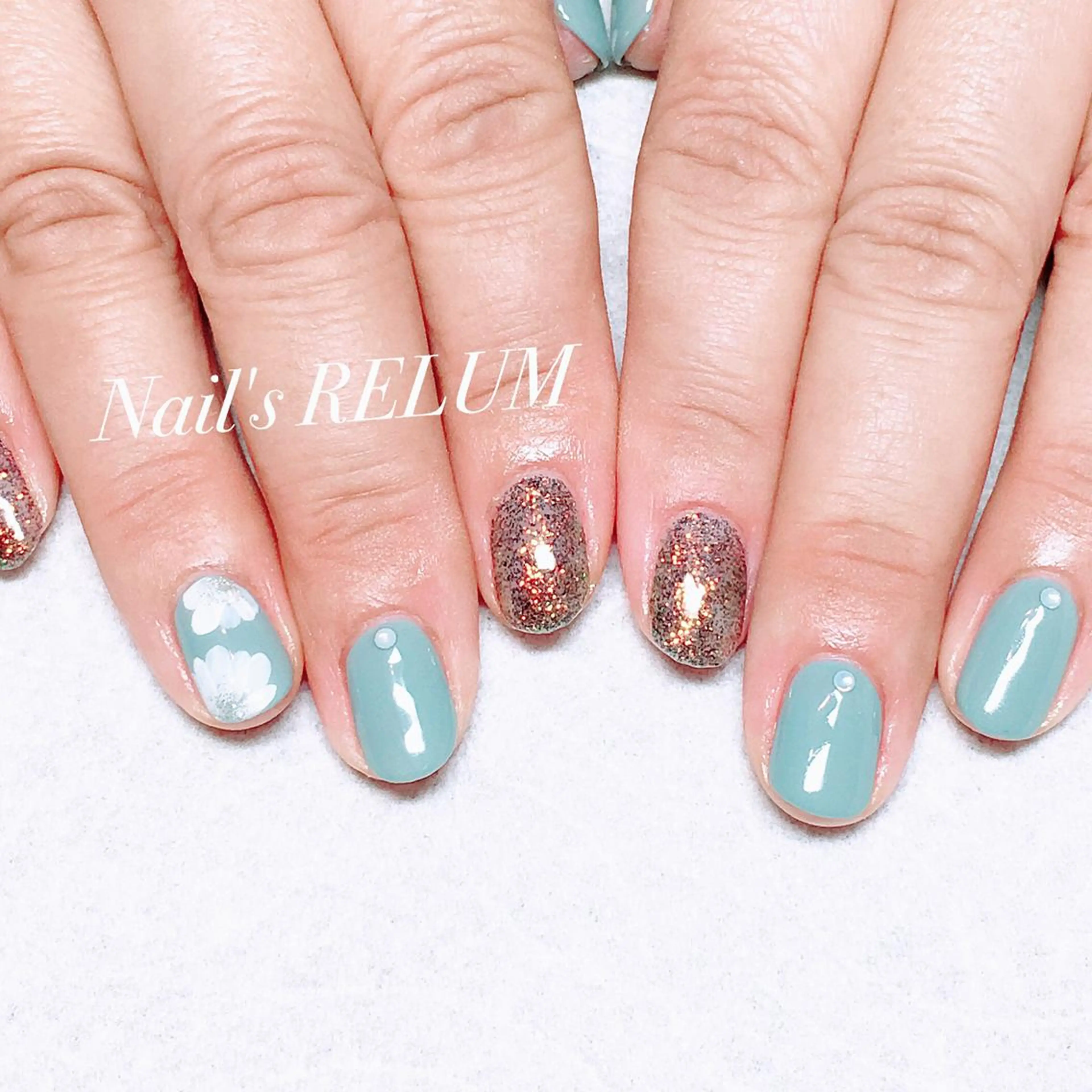 ネイル ハンドネイル THECOLORS所属・近貞 莉奈のネイルデザイン