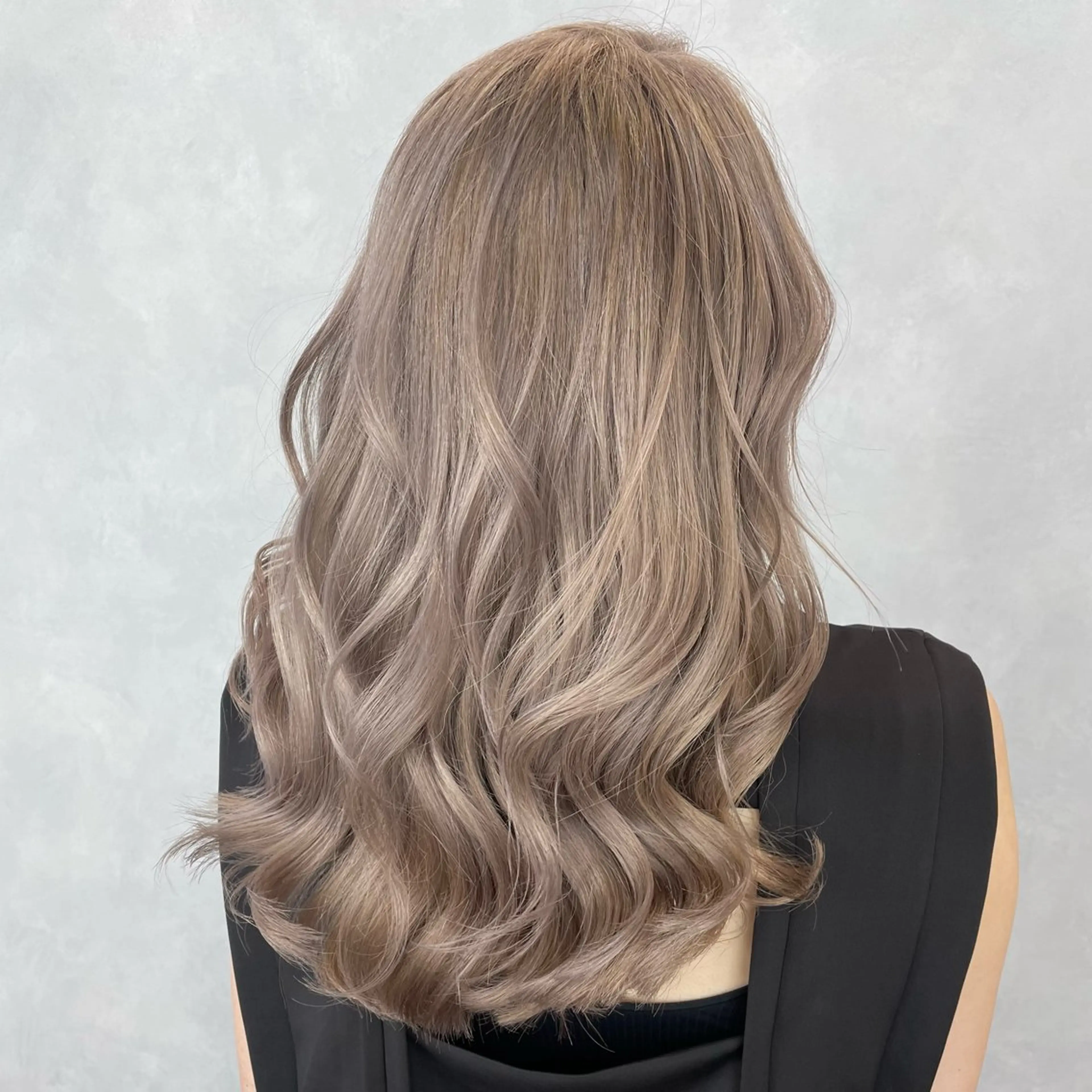 ロング カラー ヘアカラー 🩵ྀིハイトーン みほ🎀🫐のヘアスタイル