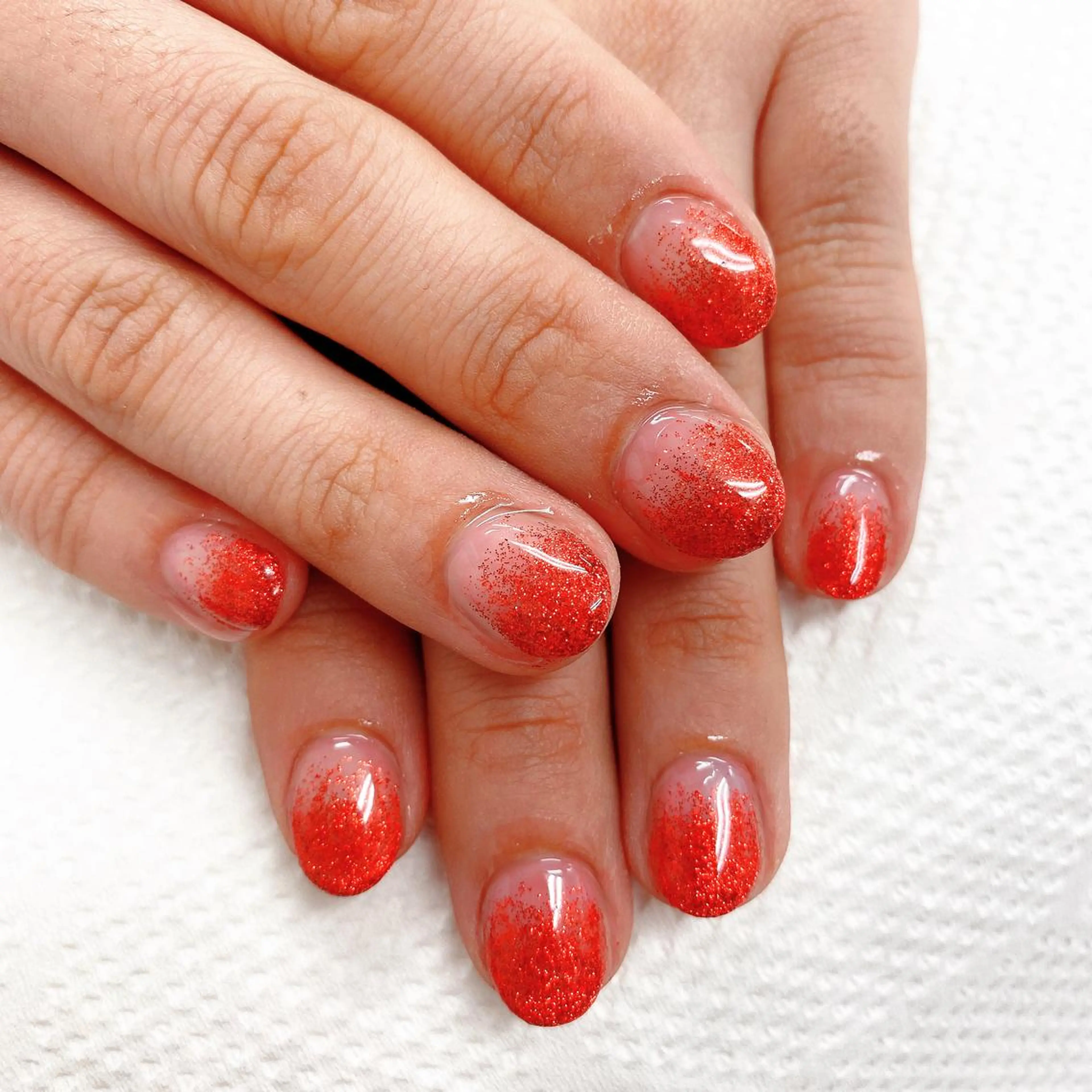 ネイル ラメ(グリッター) 赤色 N._._.claw[エヌクロー]所属・N._._. clawのネイルデザイン