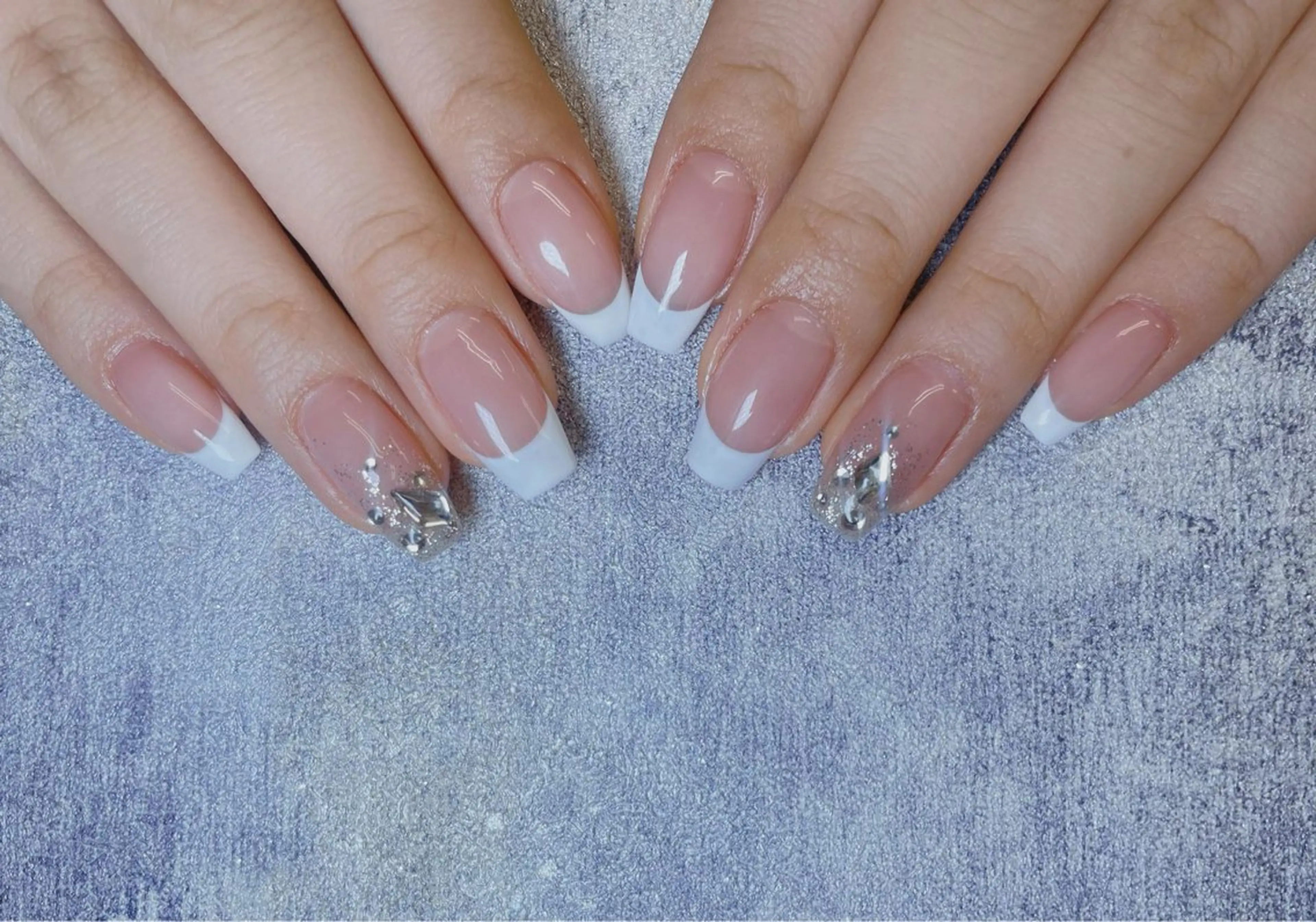 ネイル アートネイル 韓国ネイル 水色 ロングネイル マグネットネイル ハンドネイル ハンドケア NailDemure 【銀座店】のネイルデザイン