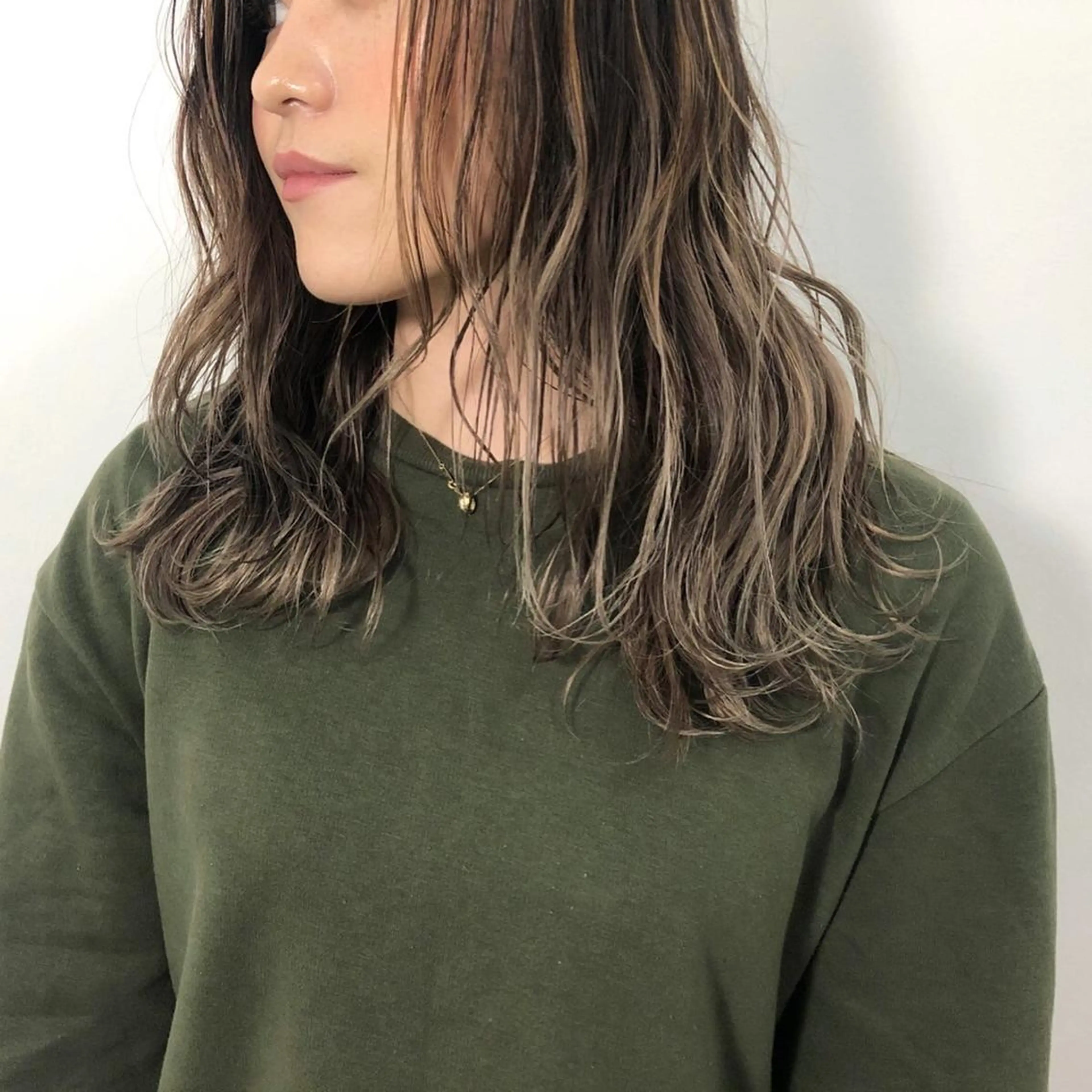 ミディアム カラー ハイライトカラー シルバー ハイライト ヘアカラー トリートメント Tao所属・藤川 大智のヘアスタイル