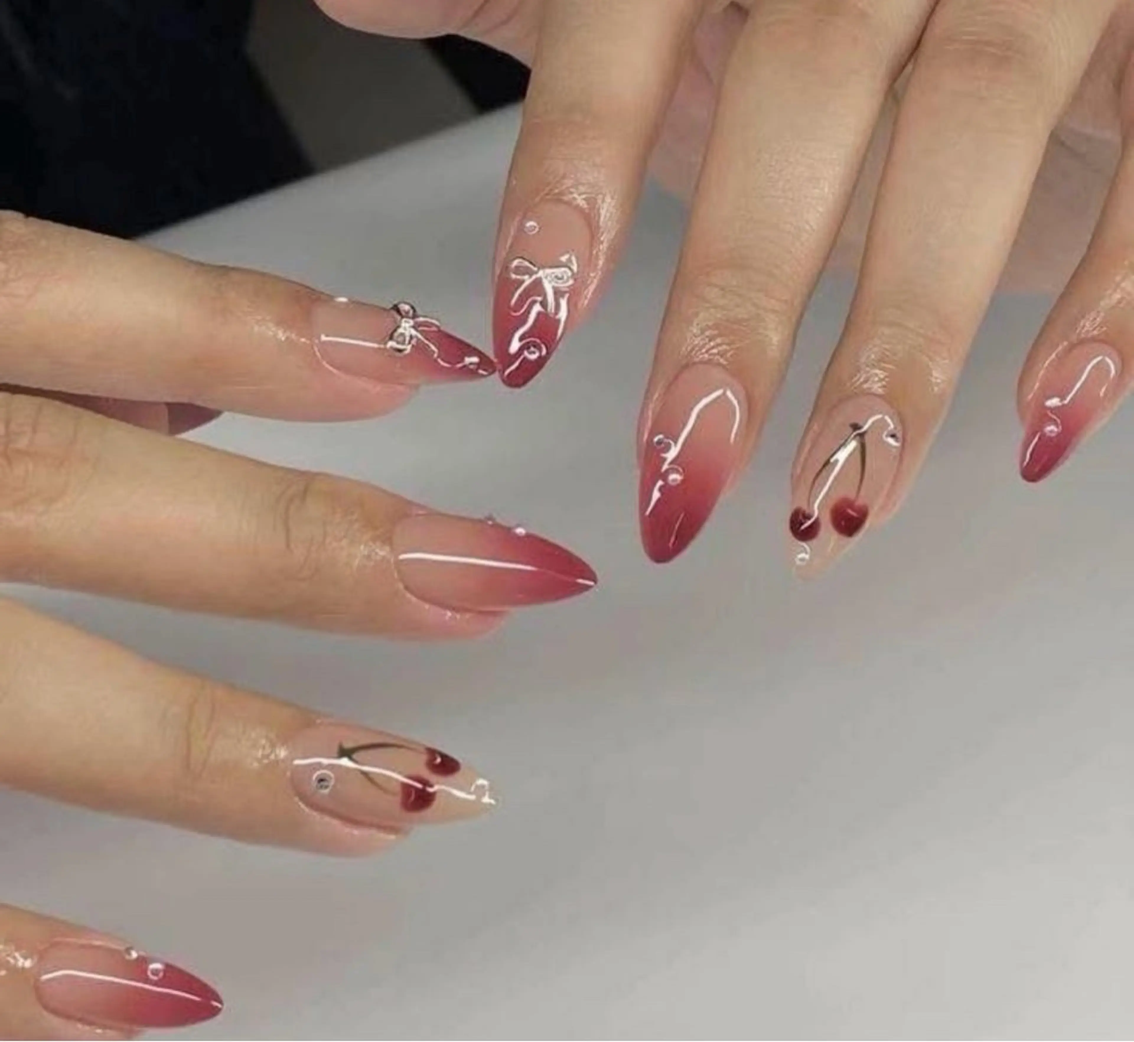 ネイル オーロラネイル ブルー チークネイル 長さ出し フットネイル ハンドネイル AMI 新大久保のネイルデザイン