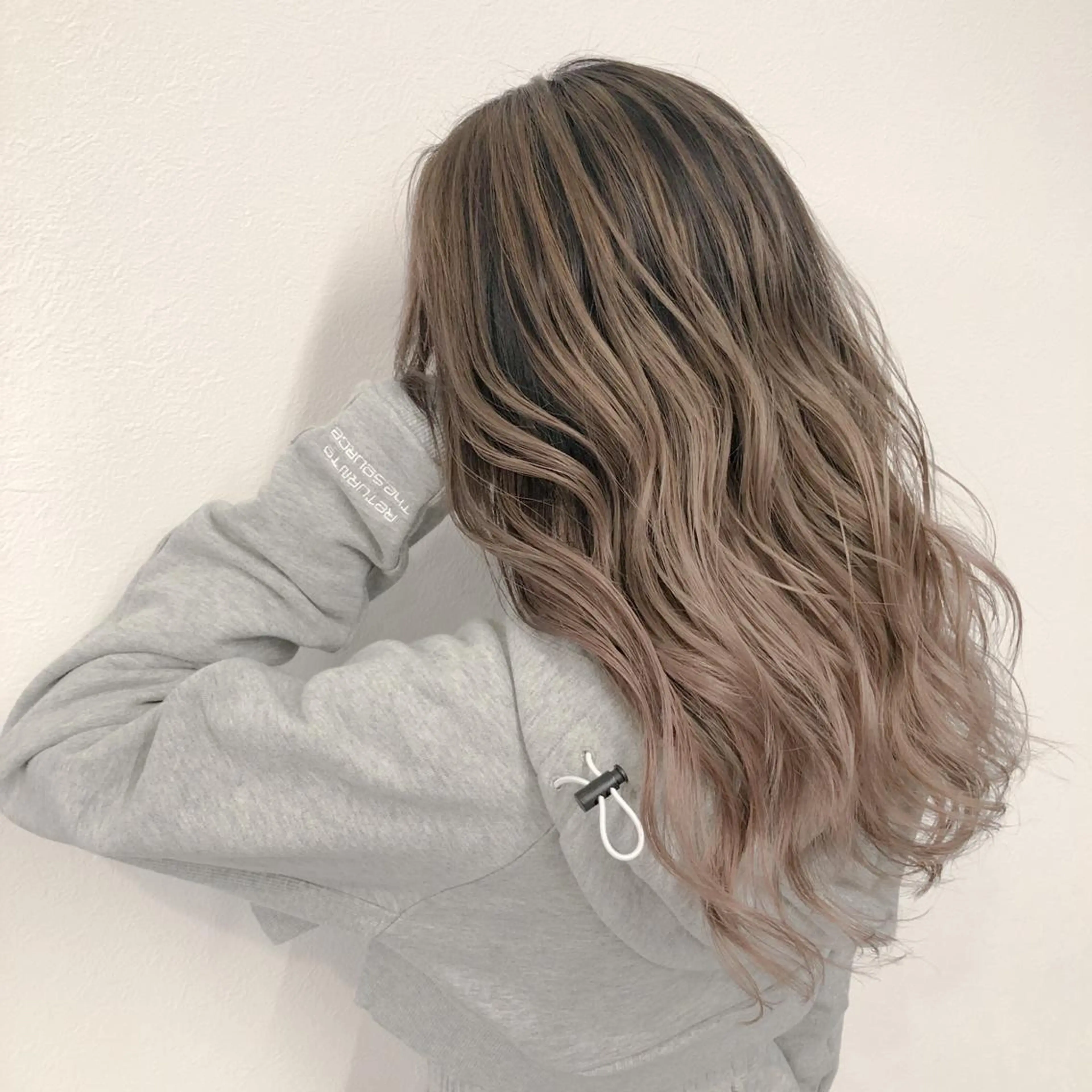 ロング カラー ヘアアレンジ アッシュ バレイヤージュ ベージュカラー デザインカラー ハイライトカラー アンドウ ユウ/ レイヤーカット/韓国のヘアスタイル