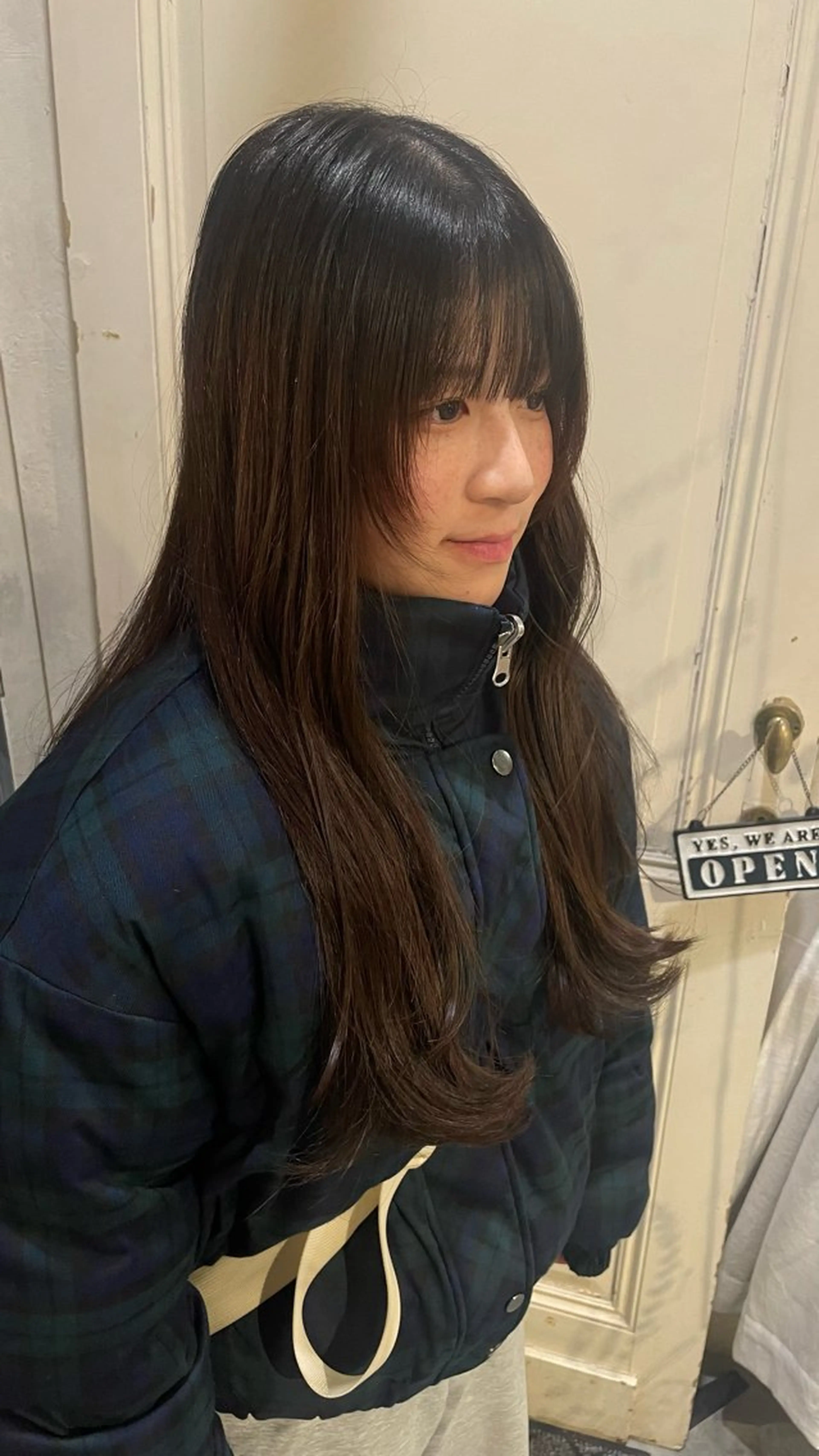 ロング 顔周りカット レイヤーカット { door } Kawasakiのヘアスタイル