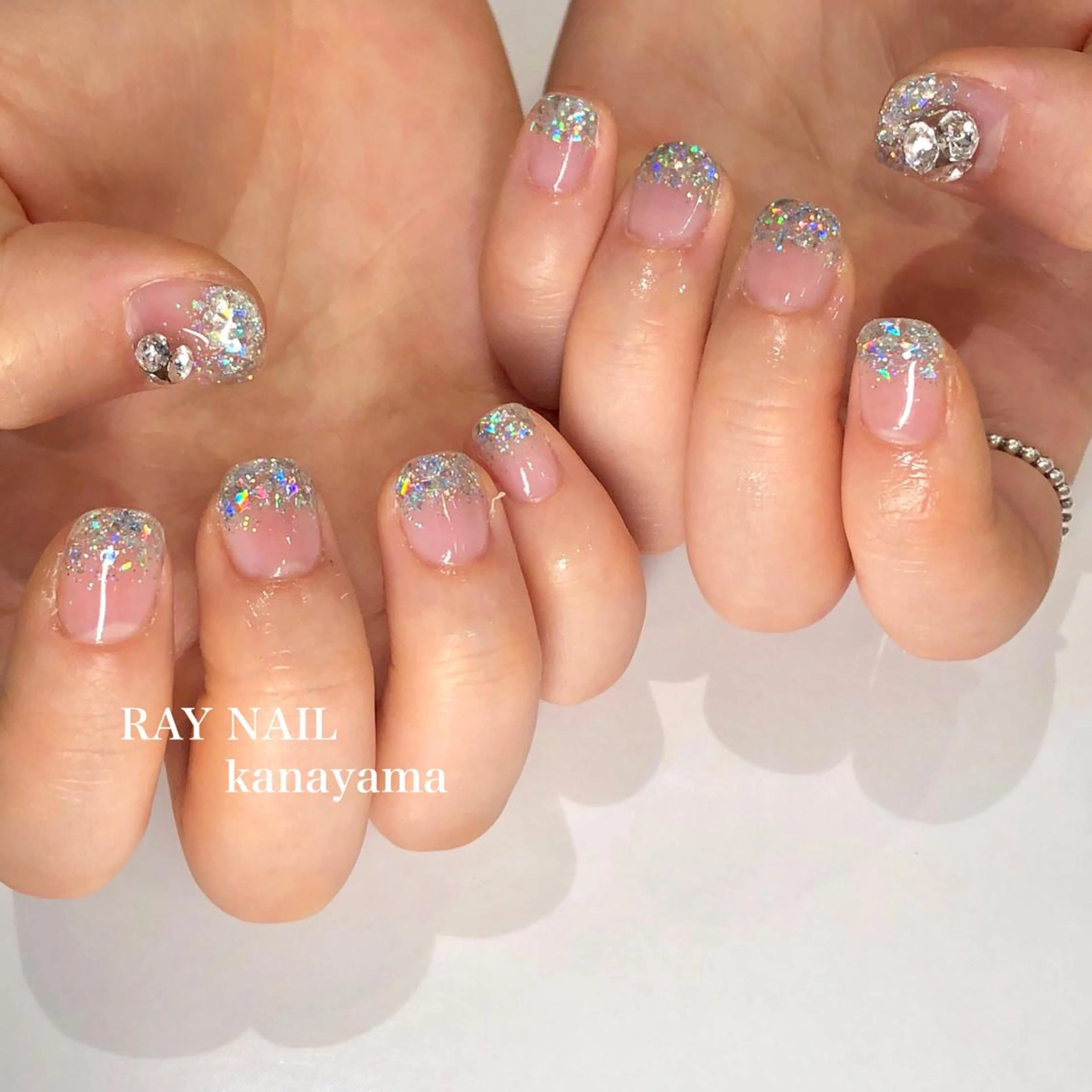 ネイル グラデーション キラキラネイル ラメ(グリッター) ラメグラデーション Arowa 伊田のネイルデザイン