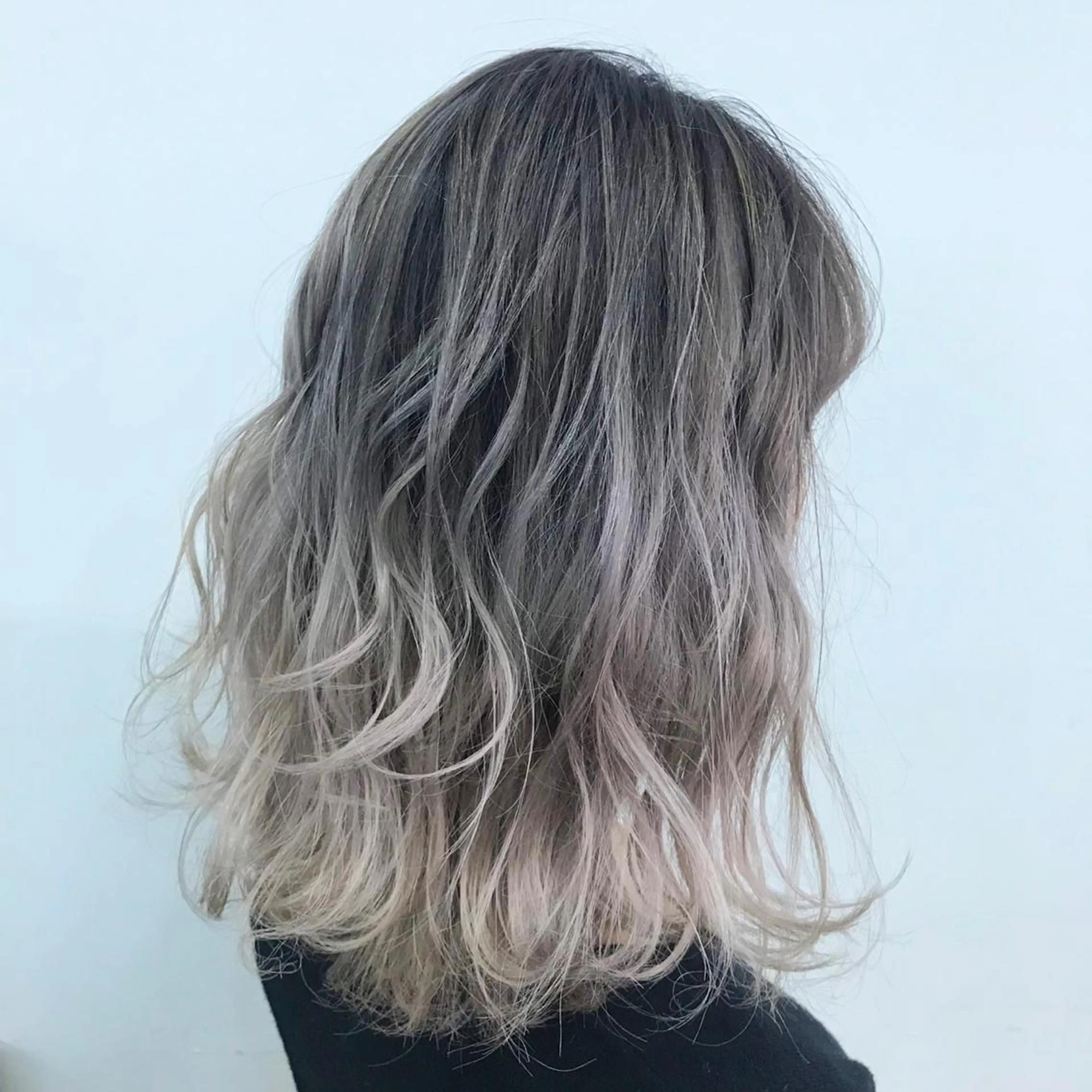 カラー miu .のヘアスタイル