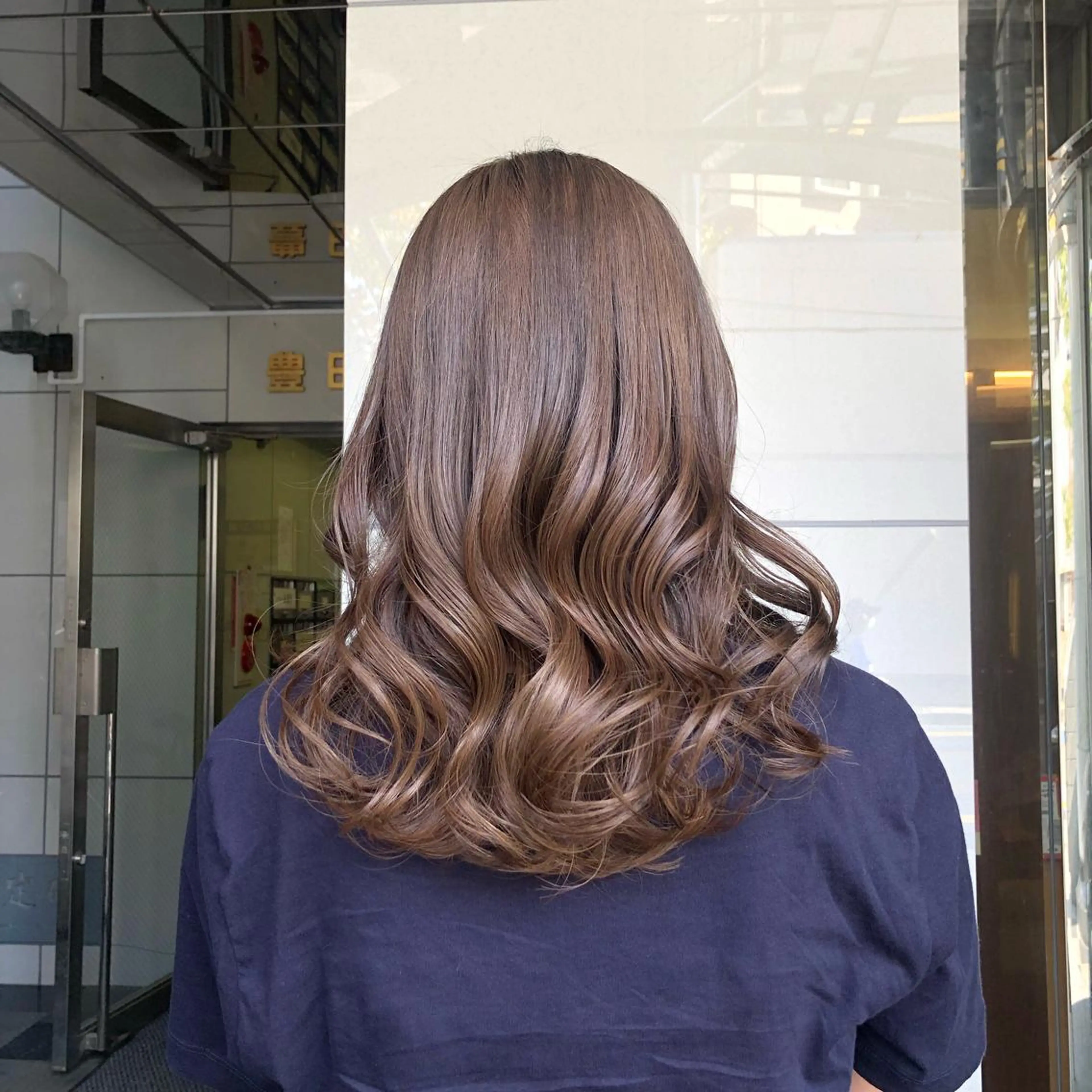 ミディアム カラー カット ヘアカラー トリートメント 山崎 絵莉香のヘアスタイル