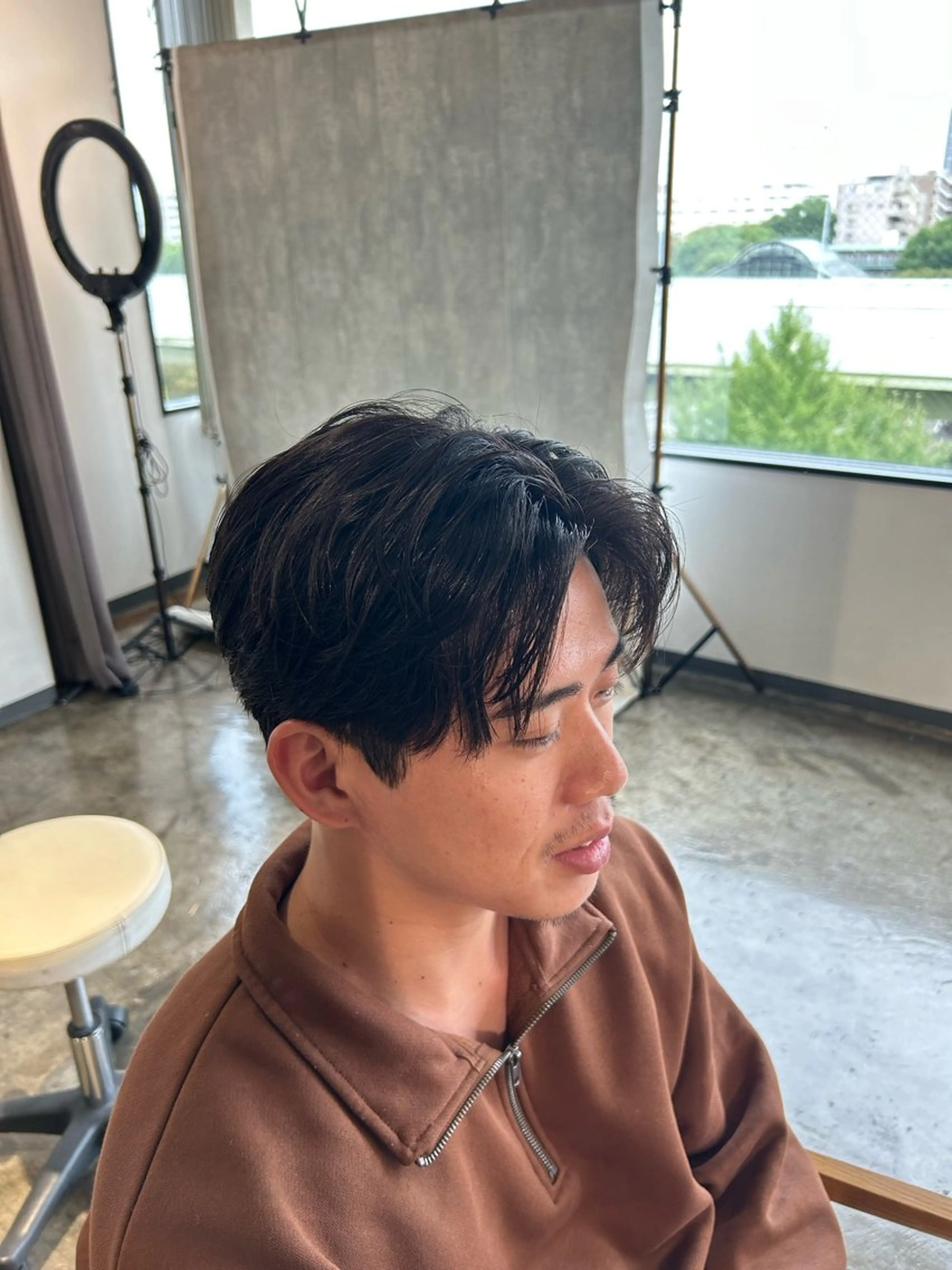 ショート パーマ メンズ センターパート ダウンパーマ カルマパーマ メンズ韓国風 マッシュウルフ カット パーマ become men's hair 名駅店所属・名駅/フェザーパーマ 韓国ヘア/森岡のヘアスタイル