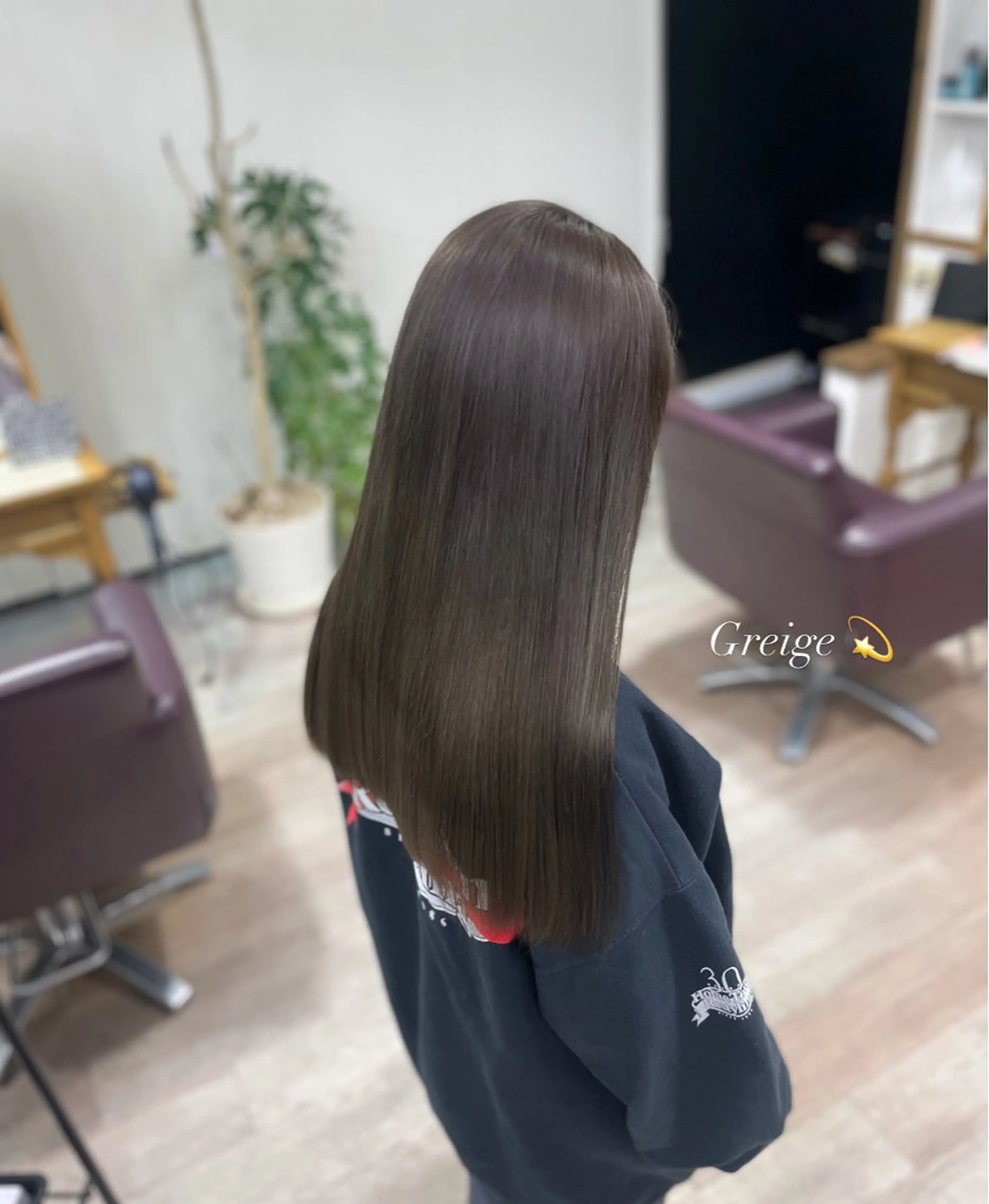 ロング カラー グレージュ シミズ カエデ🍁のヘアスタイル