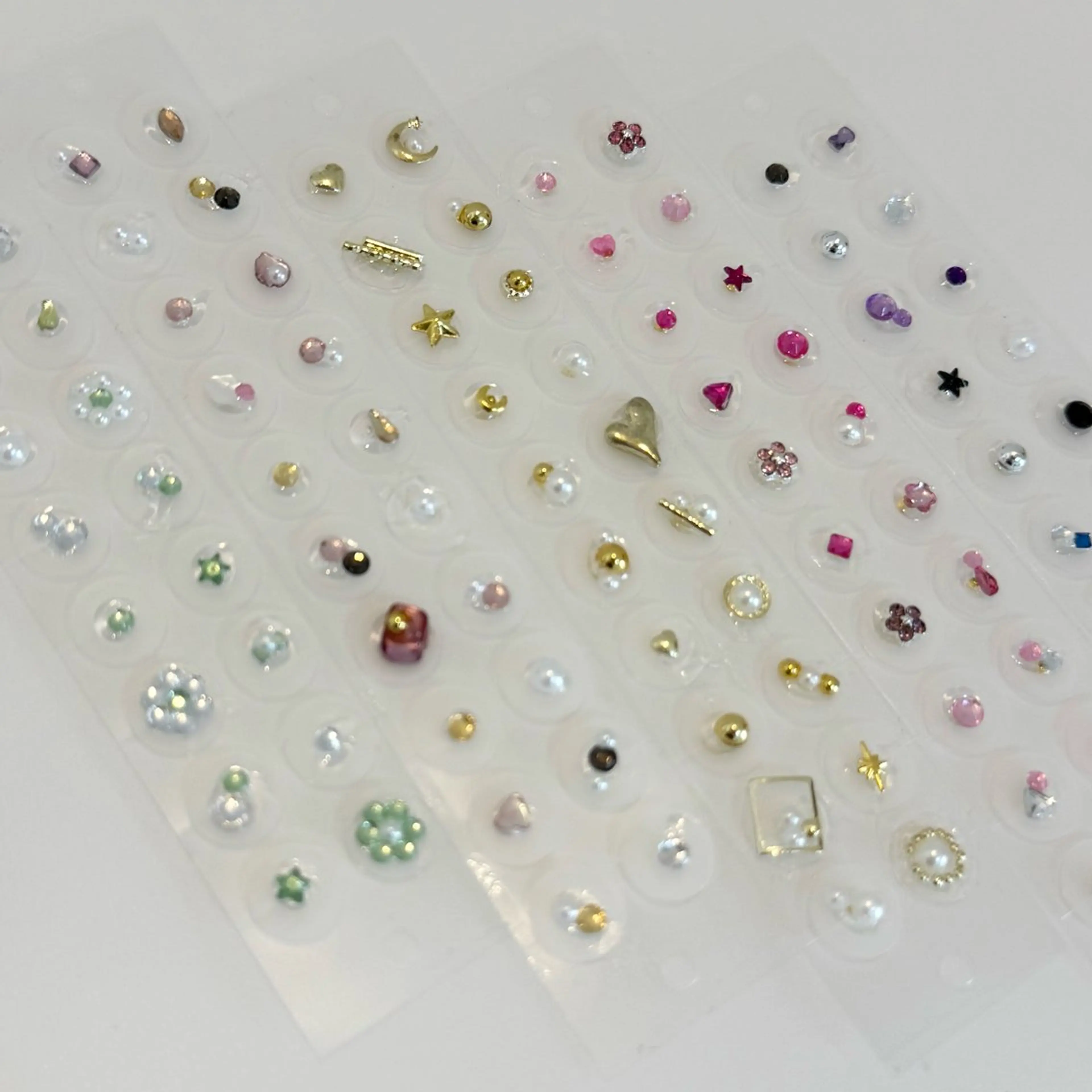 その他 iplus まつげ、眉毛、耳つぼのマツエク・マツパデザイン