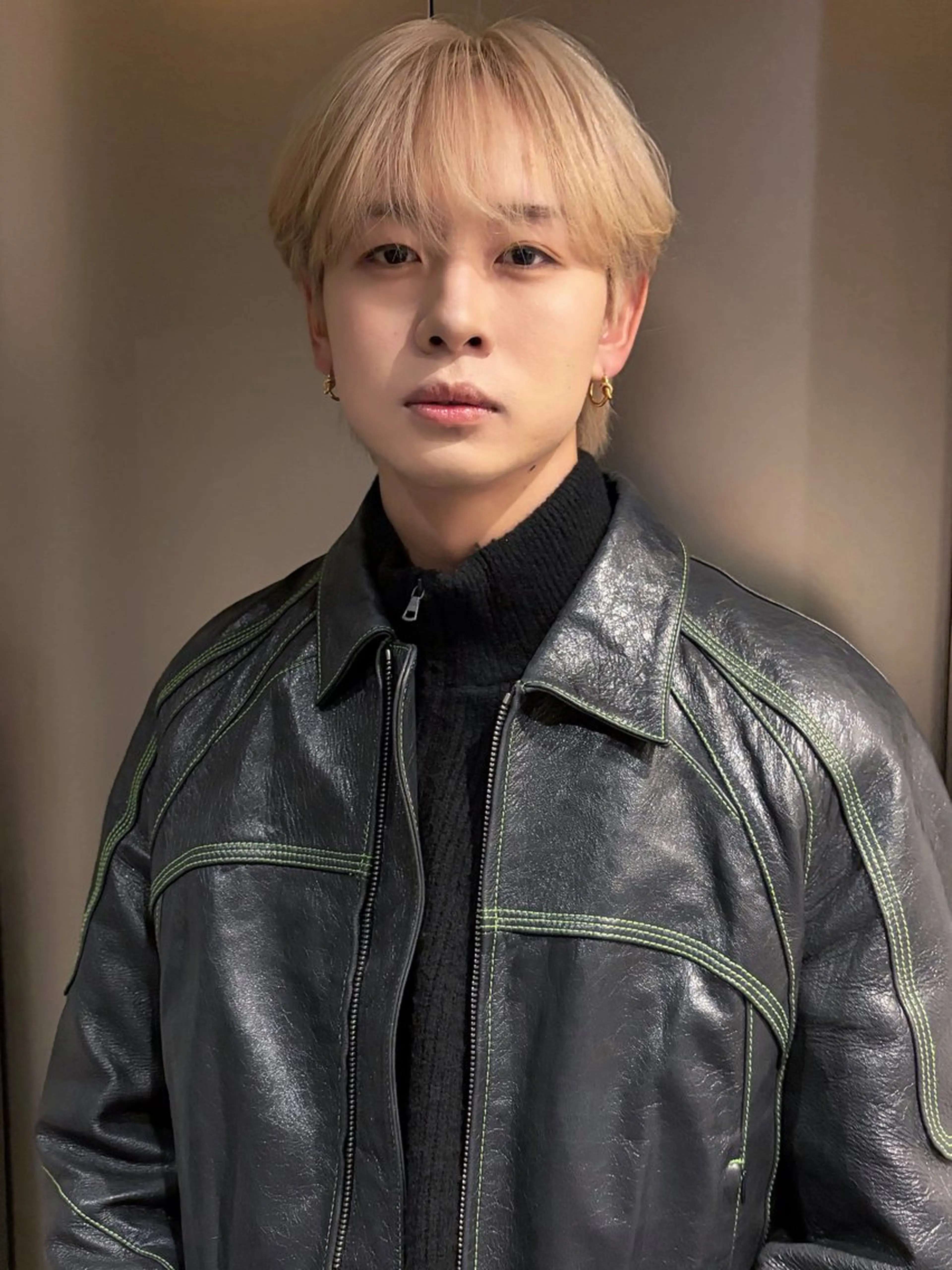 カラー ヘアアレンジ メンズ メンズブリーチ ベージュカラー ブリーチ ヘアカラー トリートメント ヘアセット 透け感ハイトーン🤍 ベージュ/たくとのヘアスタイル