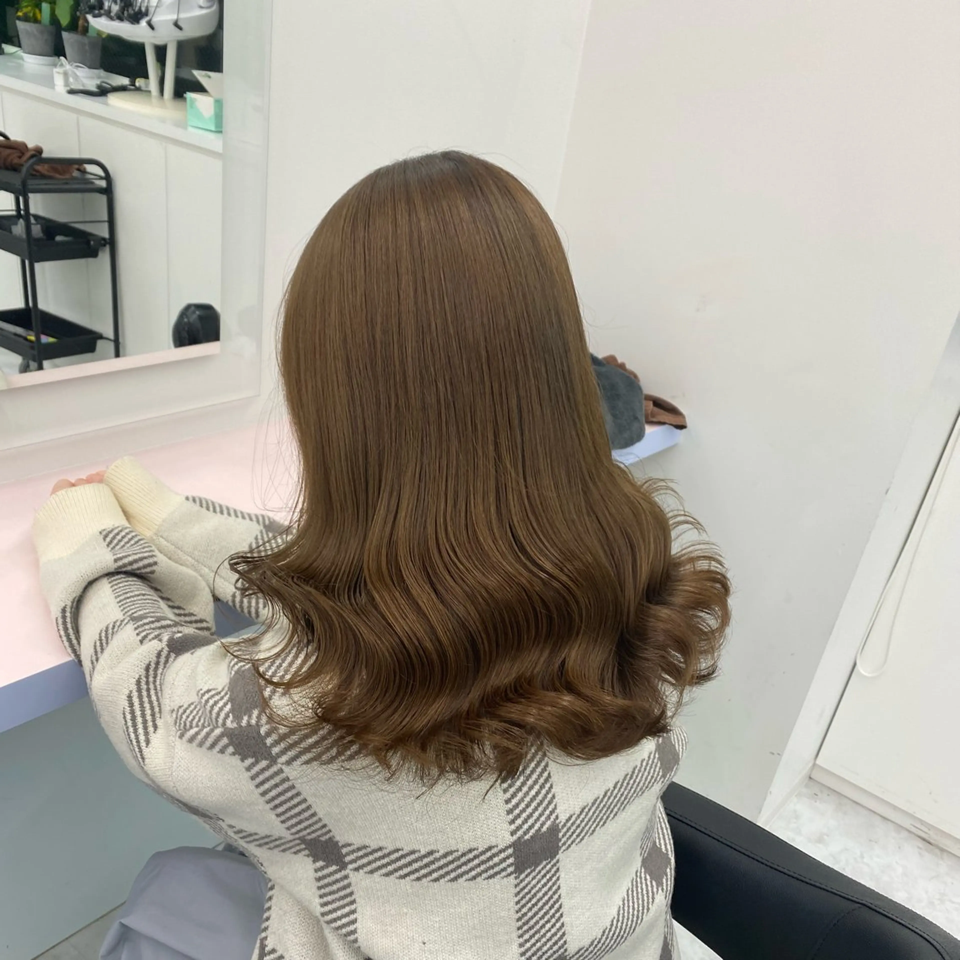 ミディアム カラー ヘアカラー ヘッドスパ 🫧ハイトーン🫧 ベージュ🫧徹哉のヘアスタイル