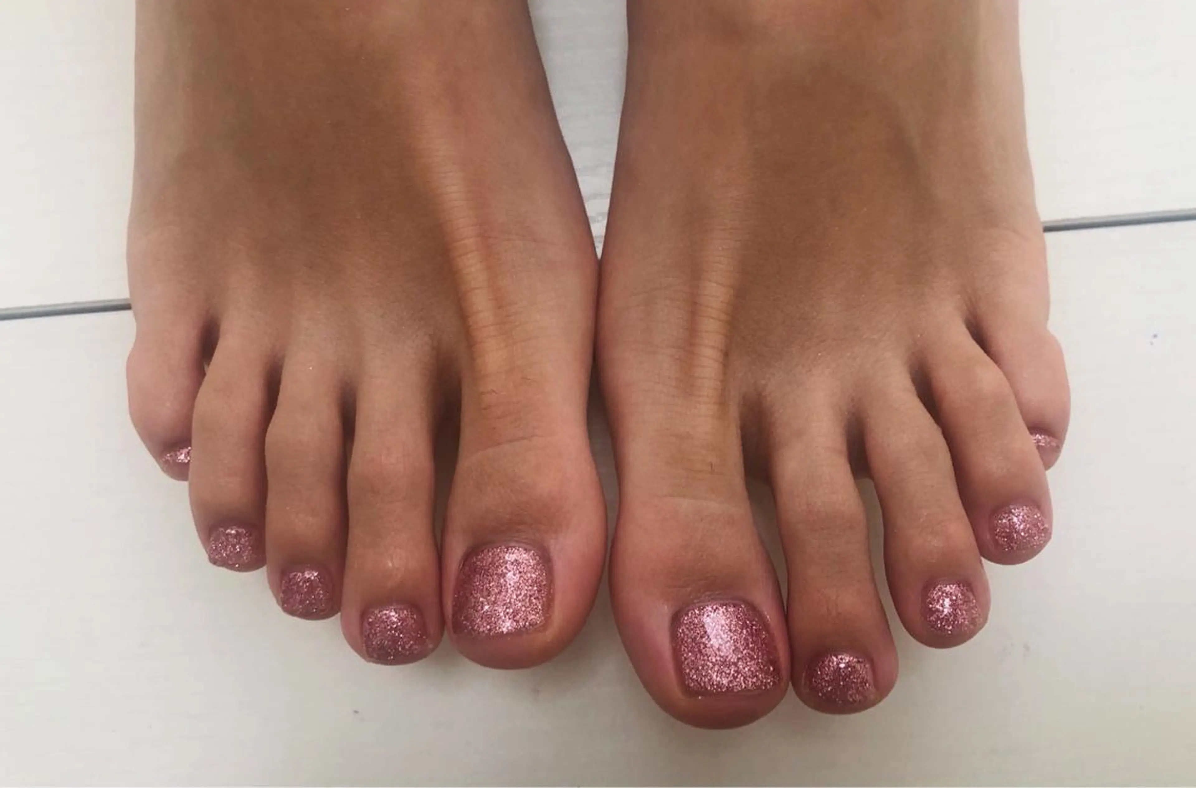 ネイル フットネイル ラメ(グリッター) ワンカラーネイル フットネイル Mogu nail 二子玉川のネイルデザイン