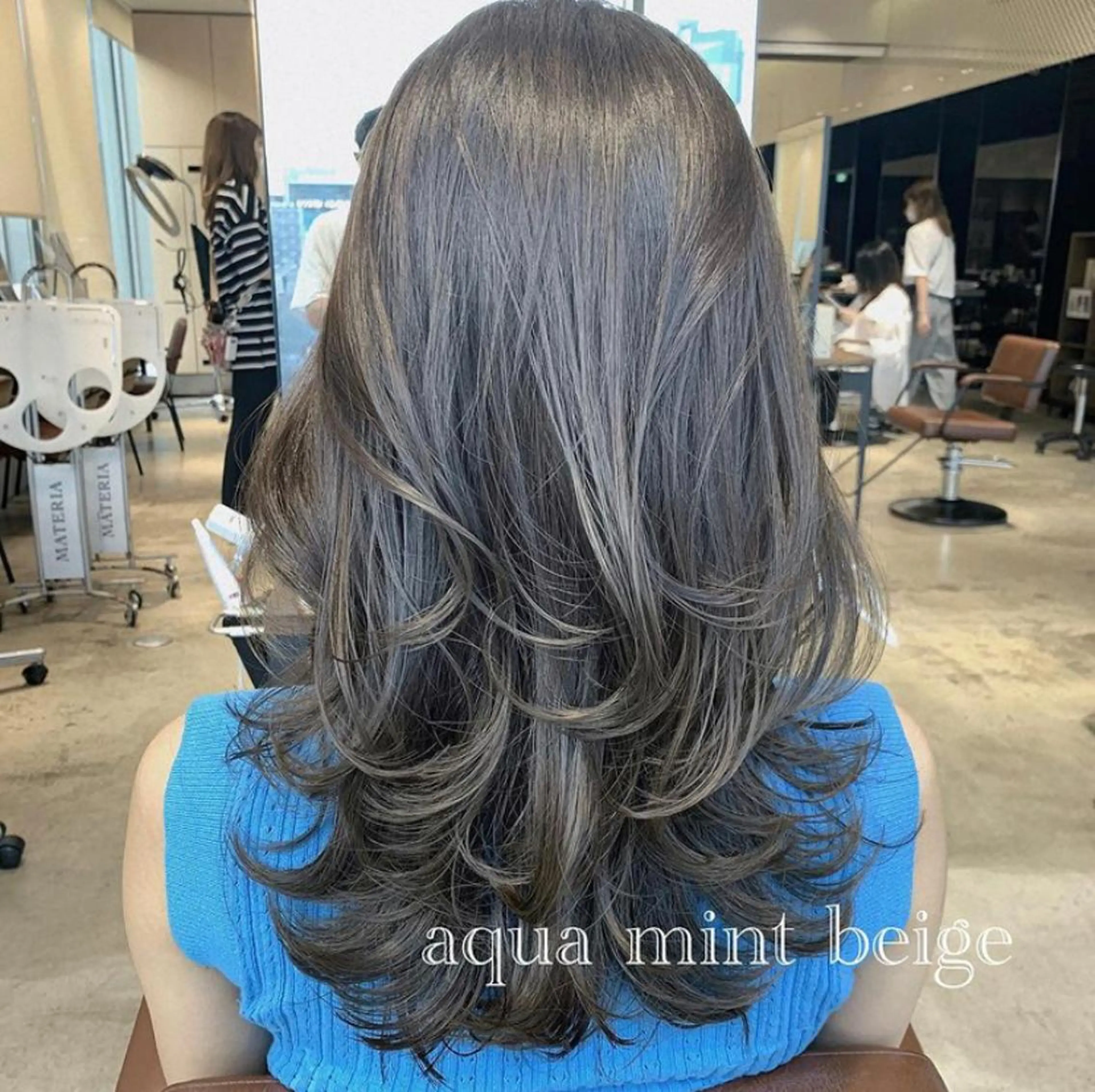 セミロング カラー AFLOAT TOKYOのヘアスタイル