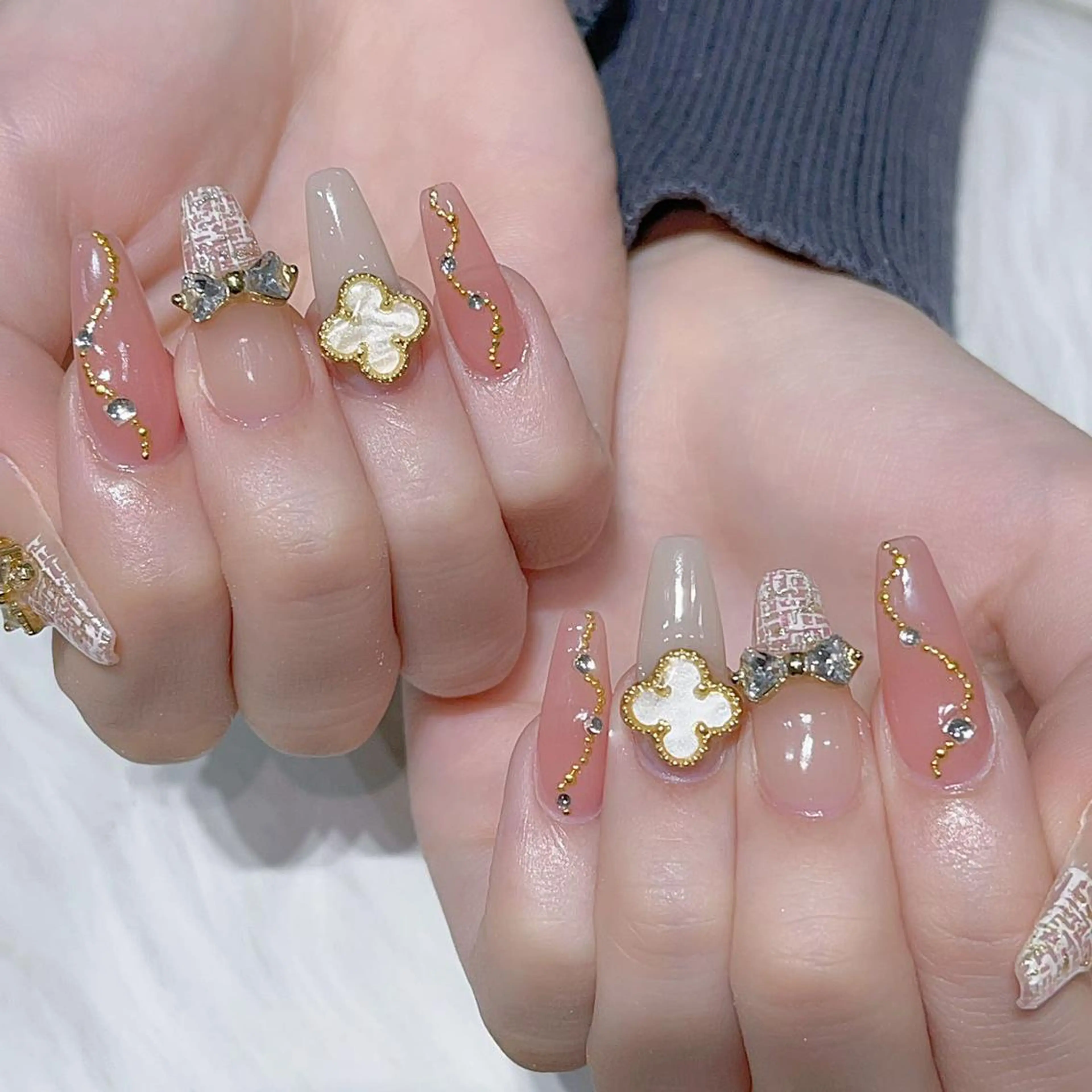 ネイル アートネイル 長さ出し ネイルチップ Queens マオのネイルデザイン