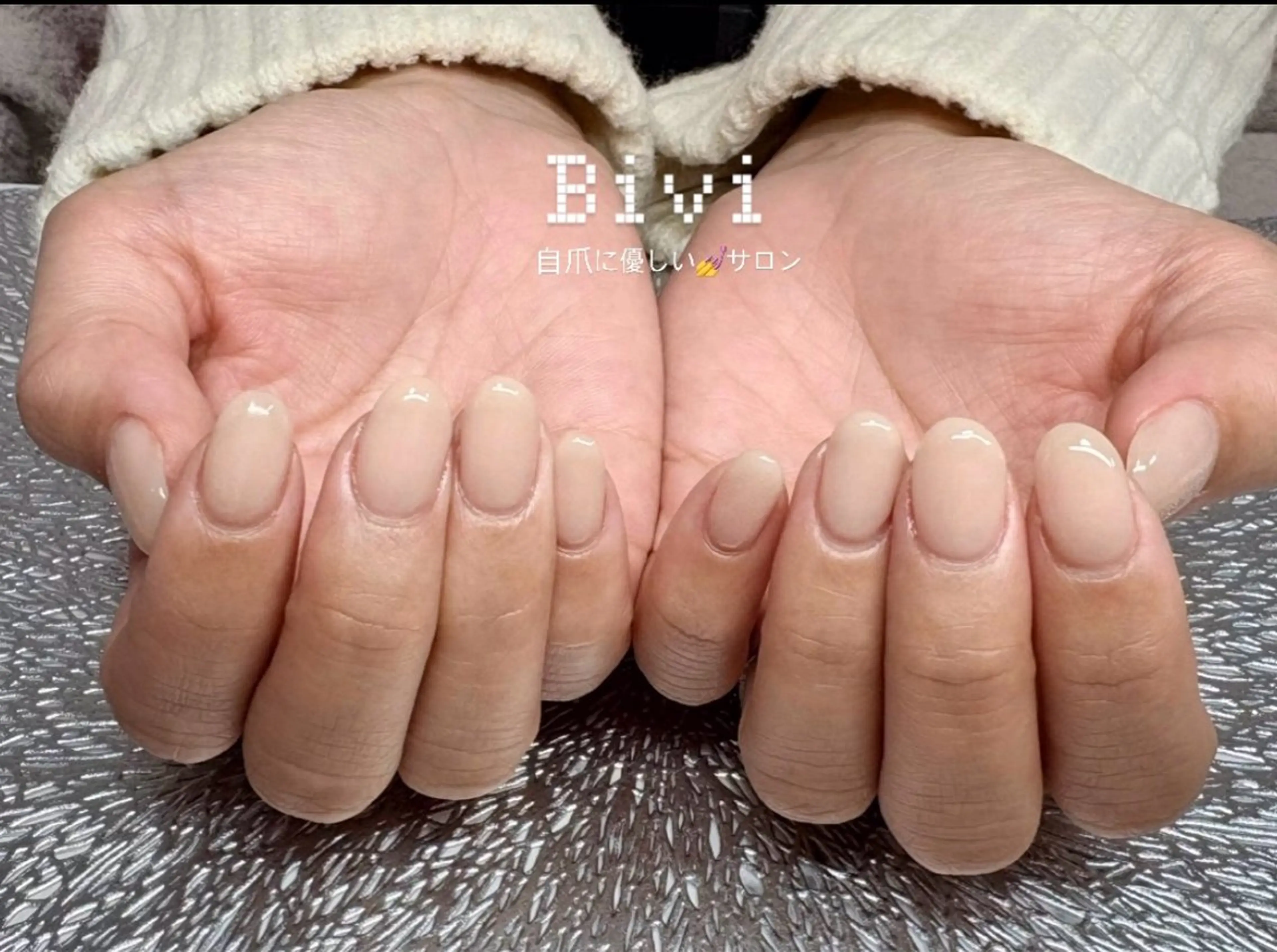 ネイル アートネイル ラメ(グリッター) 持ち込み ワンホンネイル 冬ネイル ハンドネイル ハンドケア ♡Bivi♡自爪に 優しいネイルサロンのネイルデザイン