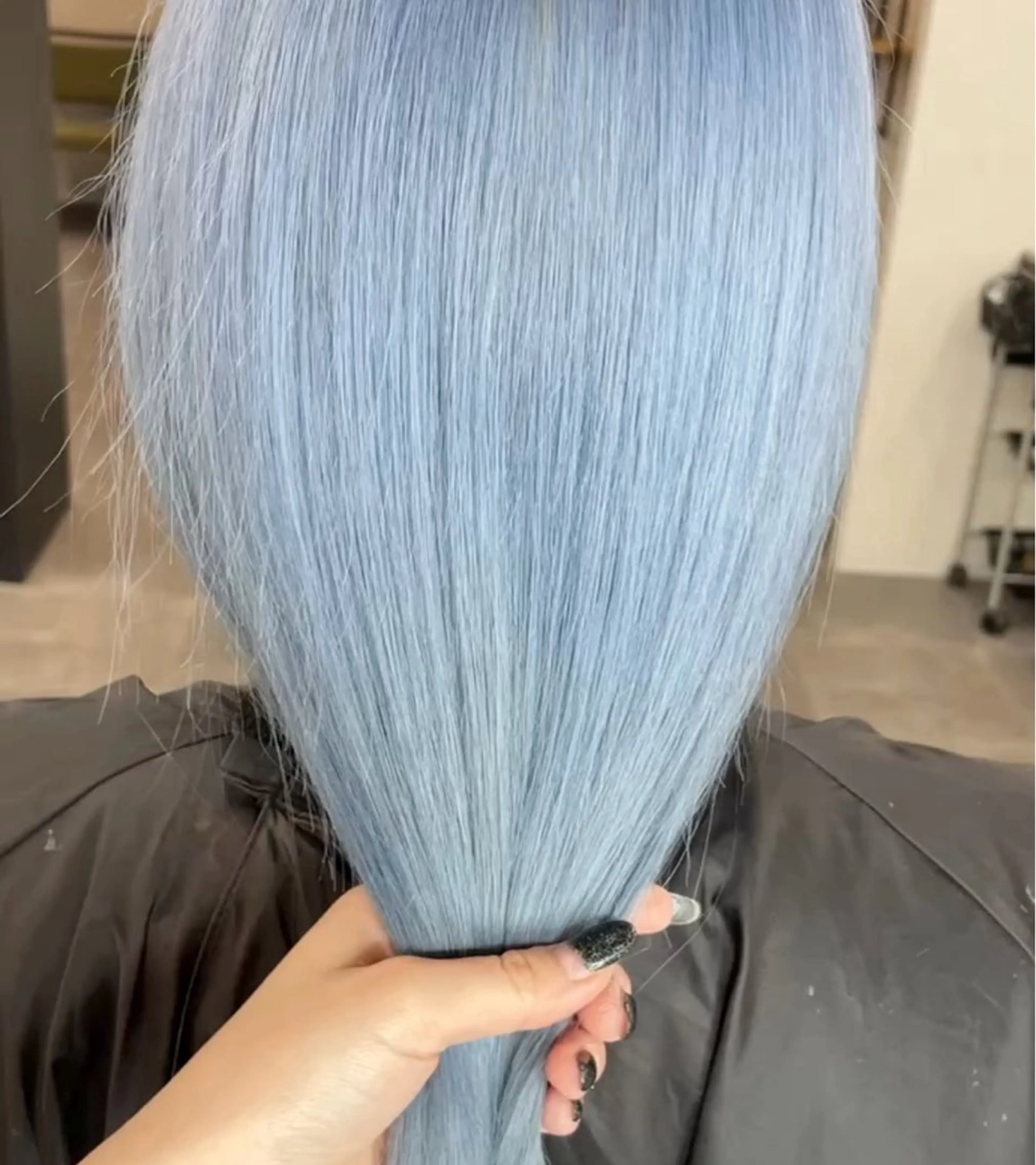 セミロング ハイトーン特化/ モエ🍑のヘアスタイル