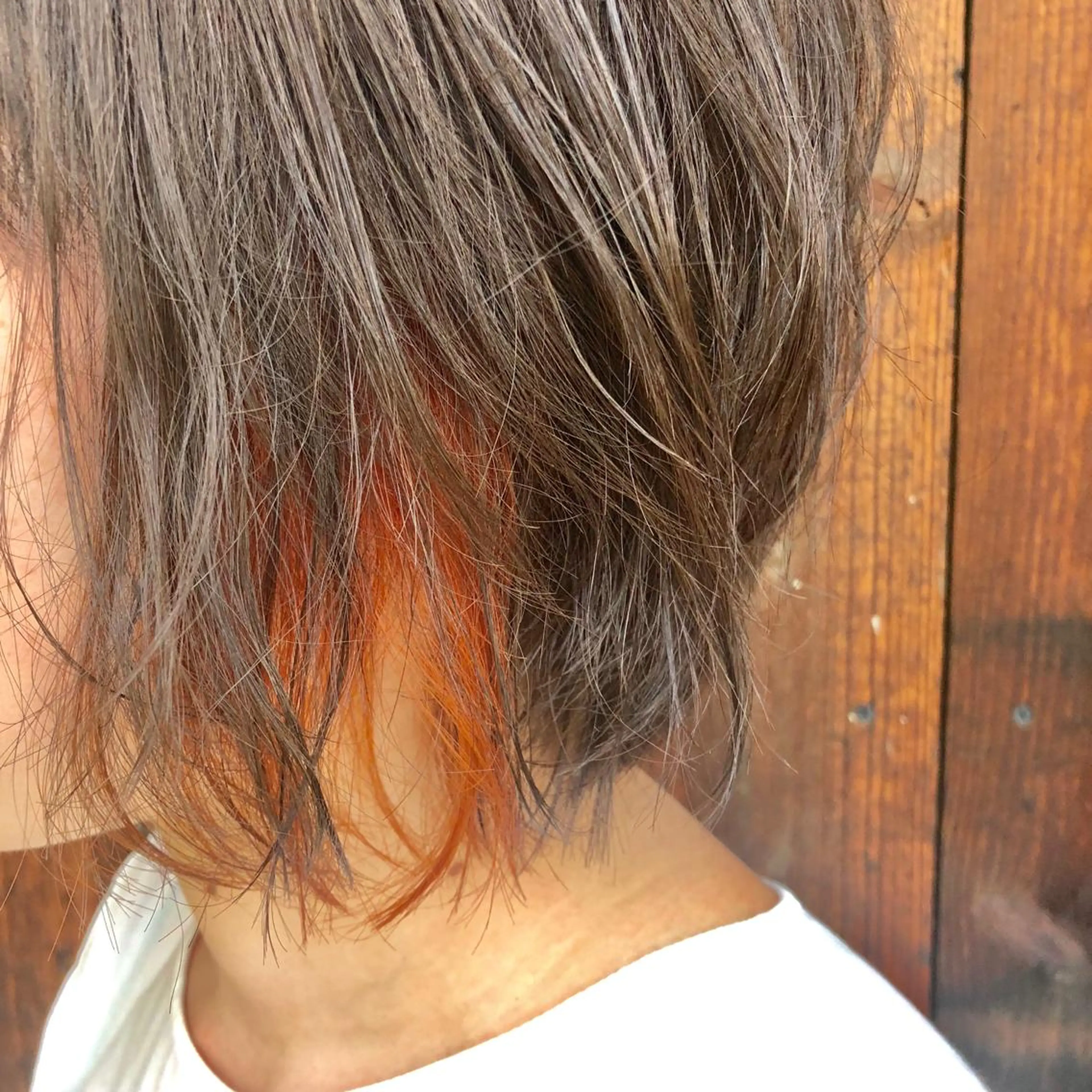 ショート カラー アッシュ ベージュカラー インナーカラー オレンジ 岩田 萌那のヘアスタイル