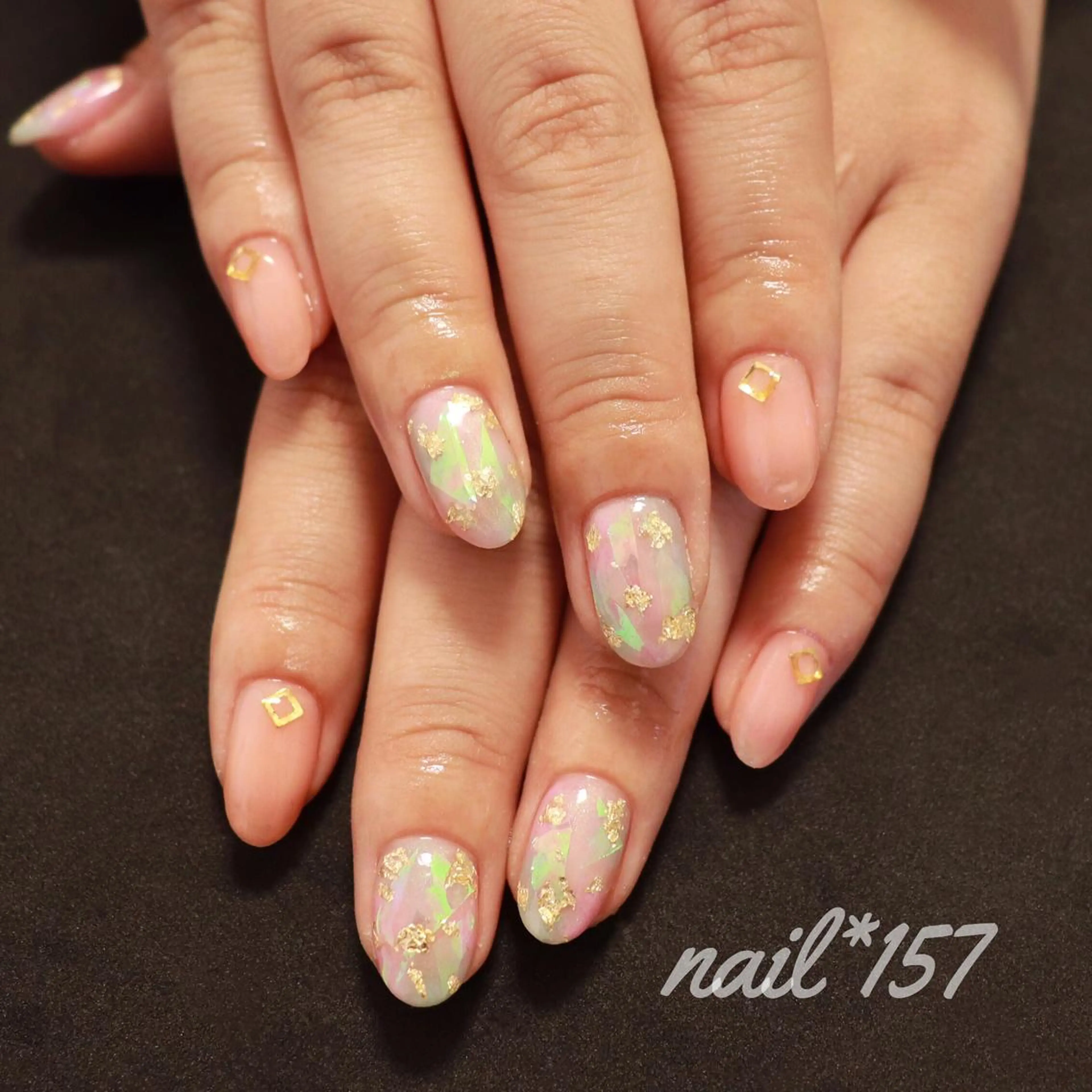 ネイル オーロラネイル nail*157 .のネイルデザイン