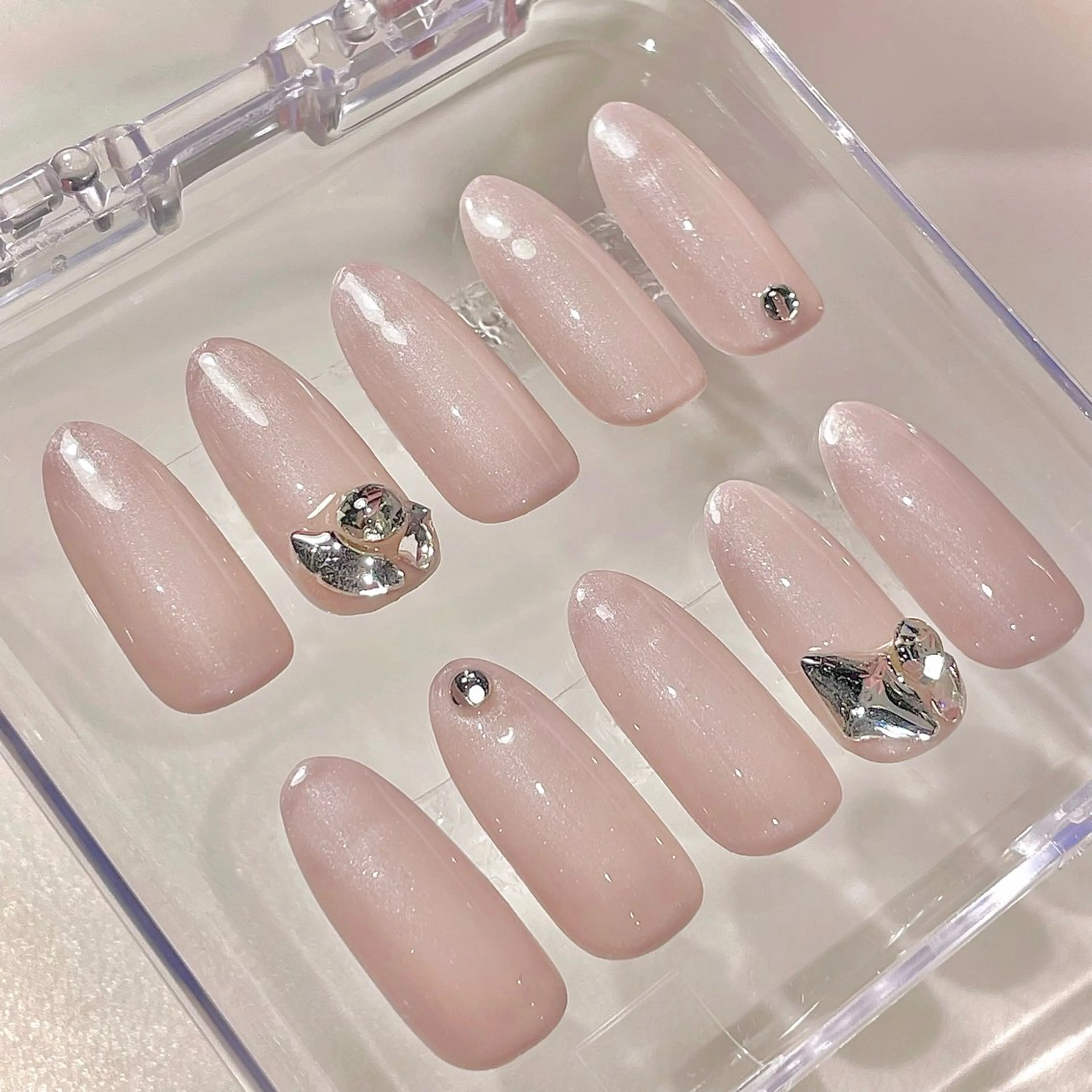 ネイル ハンドネイル PRIVÉ 白金所属・PRIVÉ 白金🫧 ツヤ感ちゅるんネイルのネイルデザイン