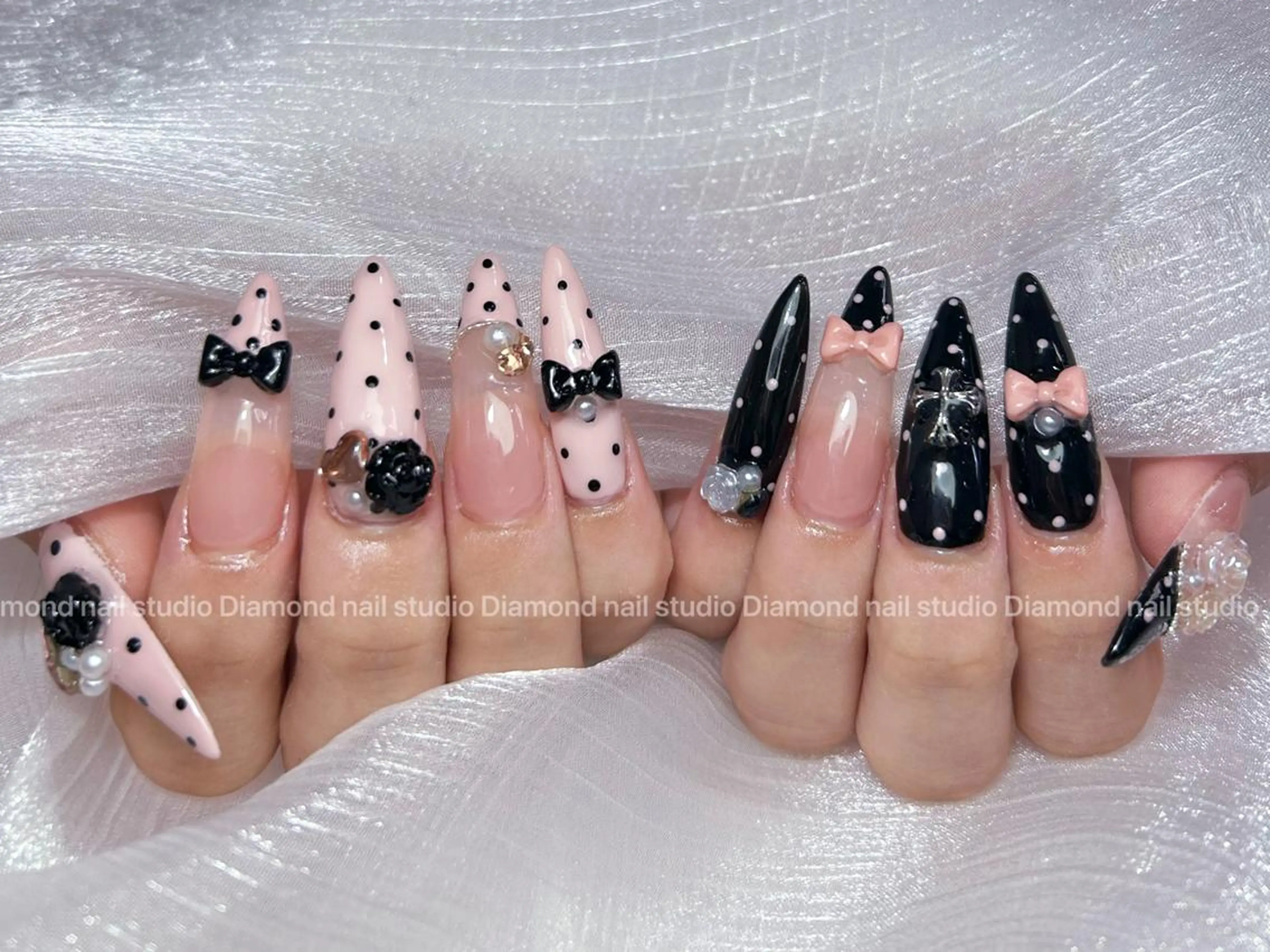 ネイル アートネイル オーロラネイル ガーリー キラキラネイル マグネットネイル ハンドネイル DIAMOND 💅のネイルデザイン