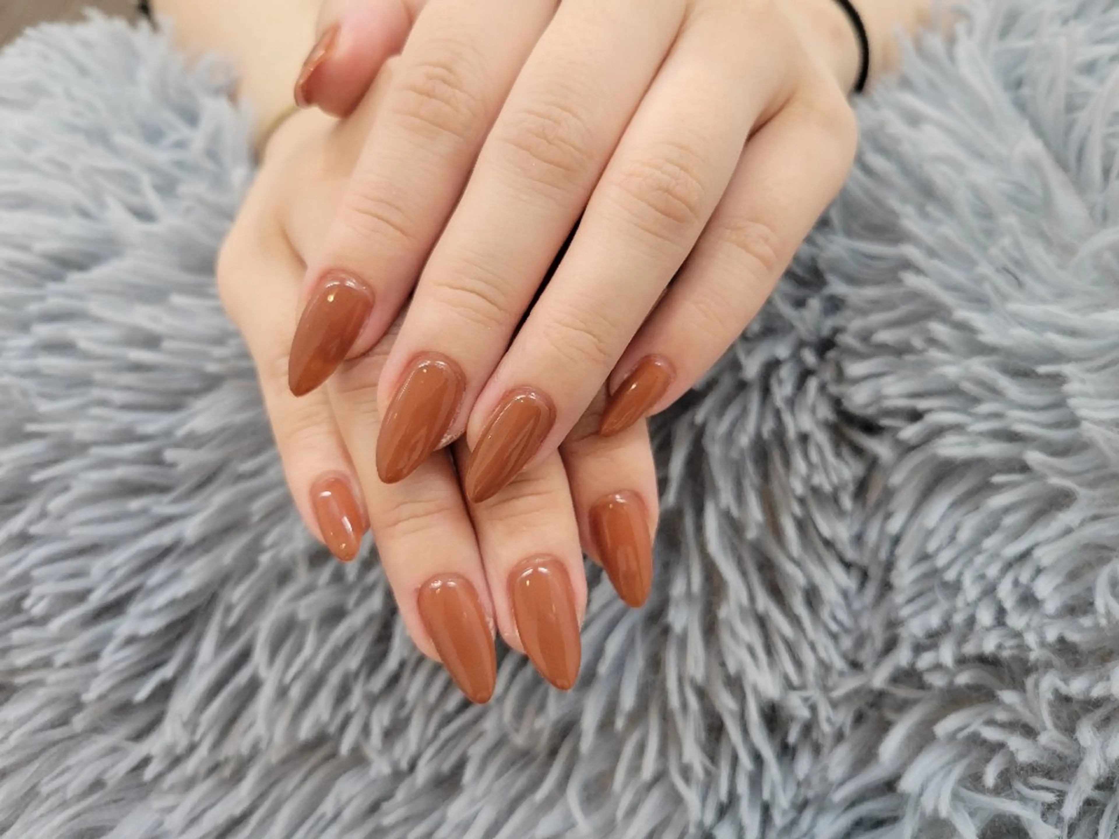 ネイル ブラウン ワンカラーネイル ノームロア所属・Gnomes loaのネイルデザイン