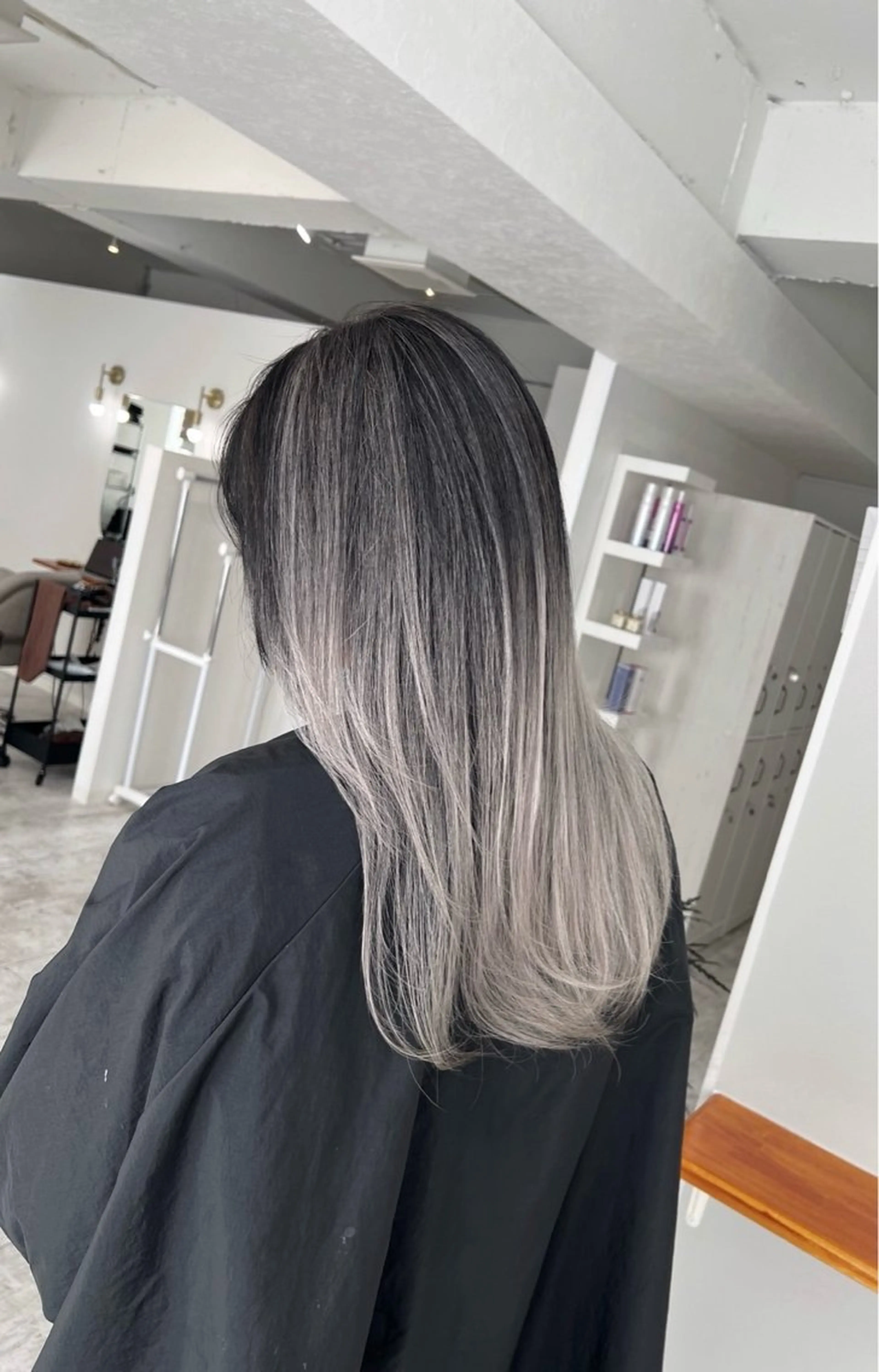 ロング カラー バレイヤージュ シルバー ホワイトシルバー レイヤーカット ヘアカラー トリートメント ROBIN所属・指名数No.1 /NAOYAのヘアスタイル