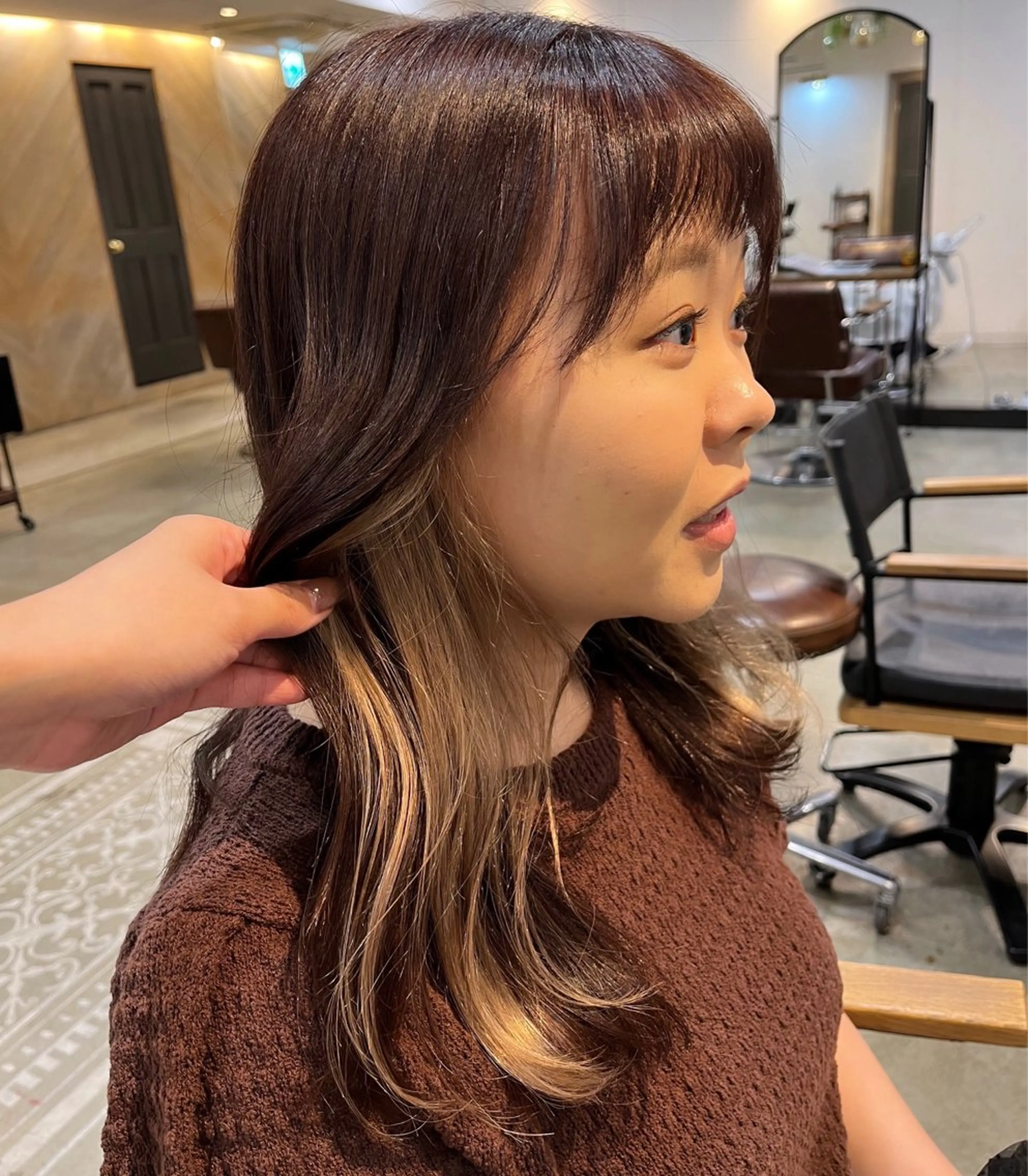 ロング カラー ブリーチ イヤリングカラー ヘアカラー トリートメント 中津/梅田/赤み消し /髪質改善/愛芽のヘアスタイル