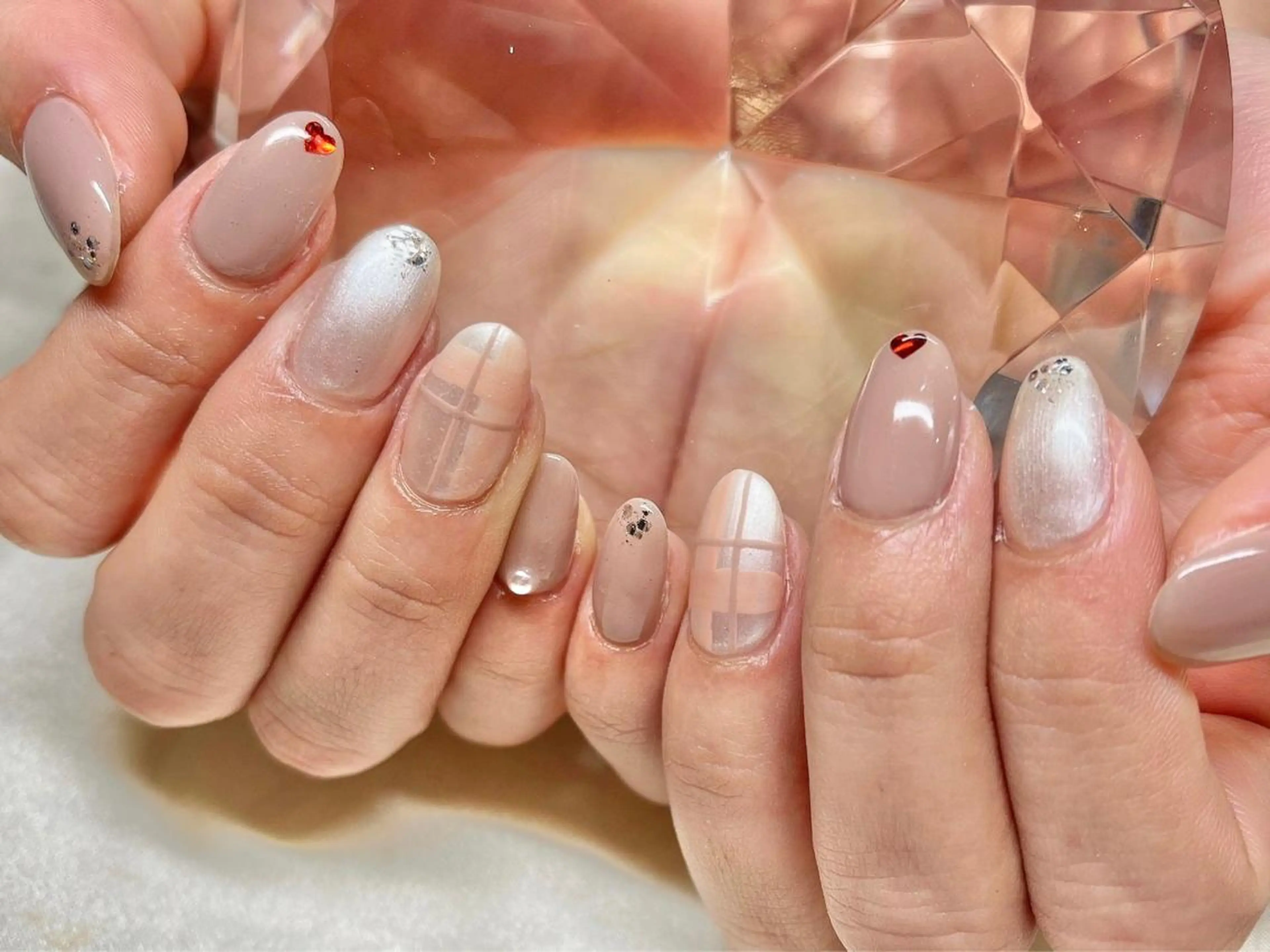 ネイル マツエク・マツパ アイブロウ 韓国風マツエク パリジェンヌラッシュリフト まつげパーマ ワンホンマツエク 長さ出し ハンドネイル Nail&eye Belire 新宿のネイルデザイン