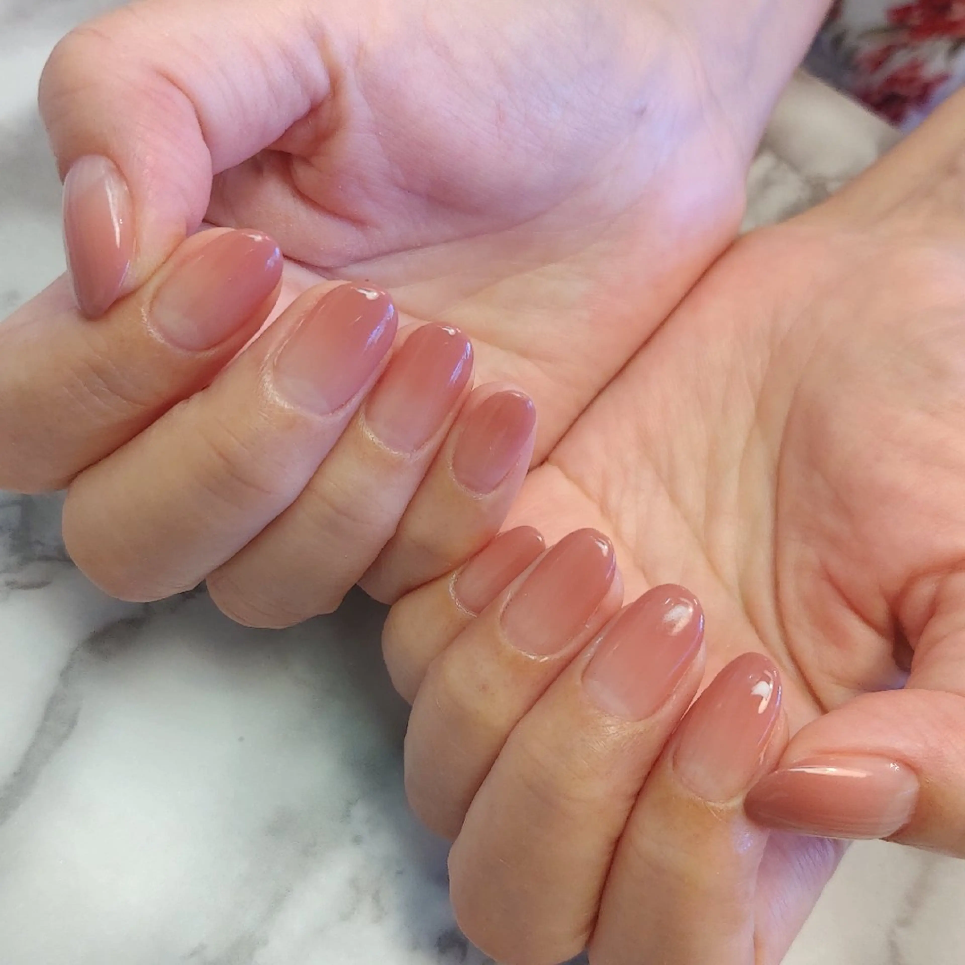 ネイル グラデーション ジェヌインネイル 河内のネイルデザイン