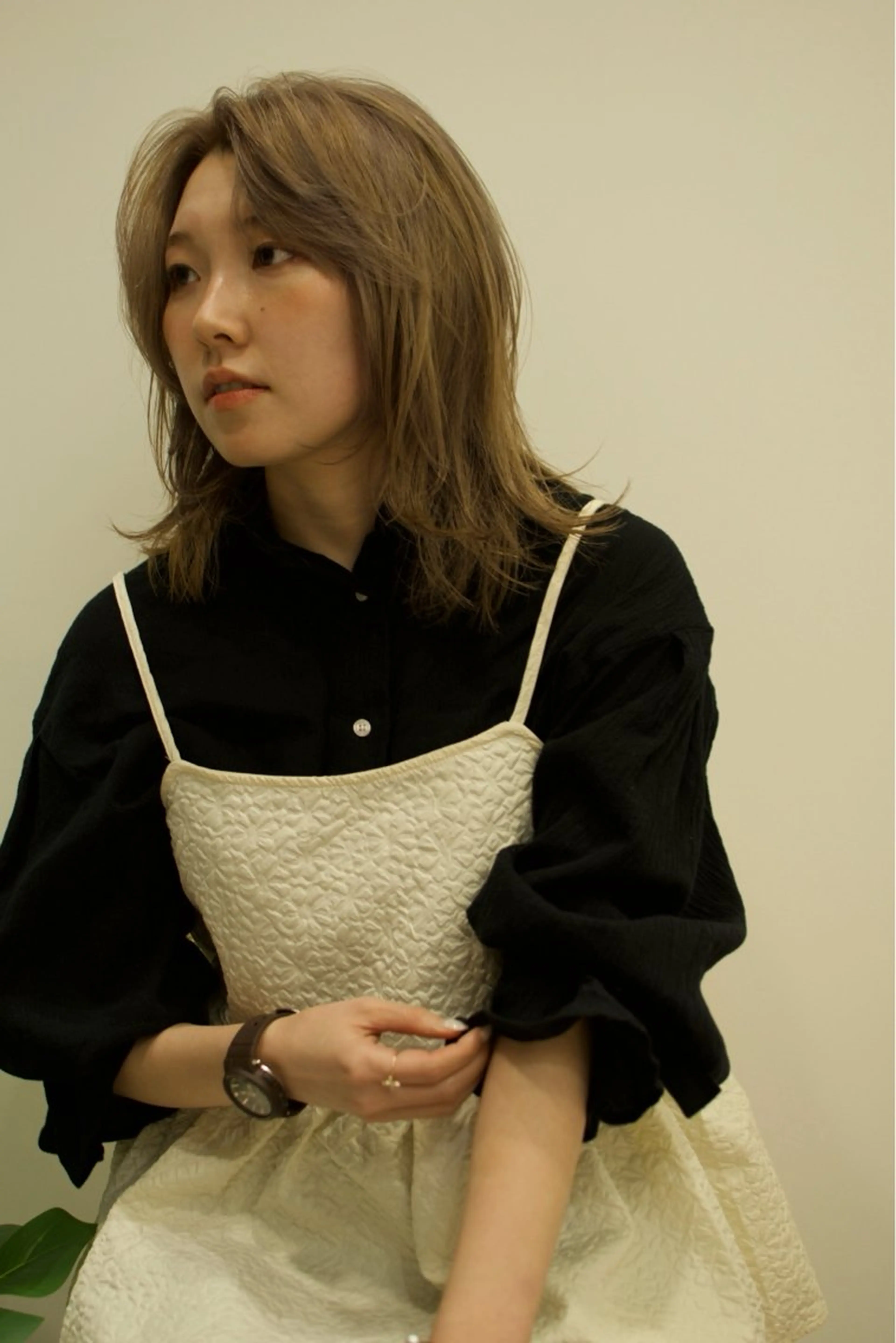 ミディアム カラー ミディアムレイヤー 透明感カラー くびれヘア 顔まわりレイヤー 顔周りカット カット ヘアカラー cana カナ/レイヤーカットのヘアスタイル