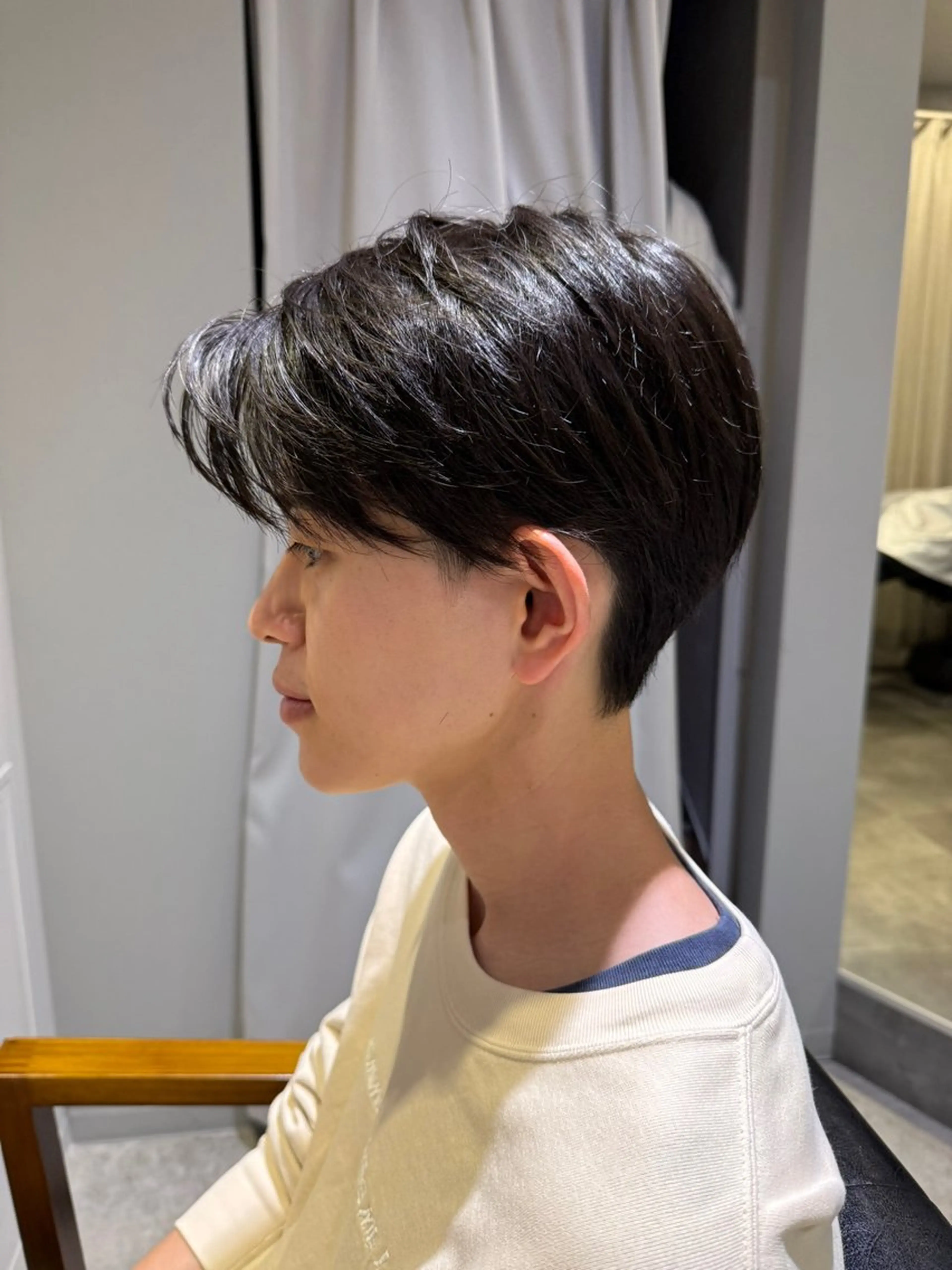 ショート メンズ センターパート ダウンパーマ フェザーパーマ メンズハイライト メンズインナーカラー 藤崎百道メンズカット Zina/森井唯央のヘアスタイル