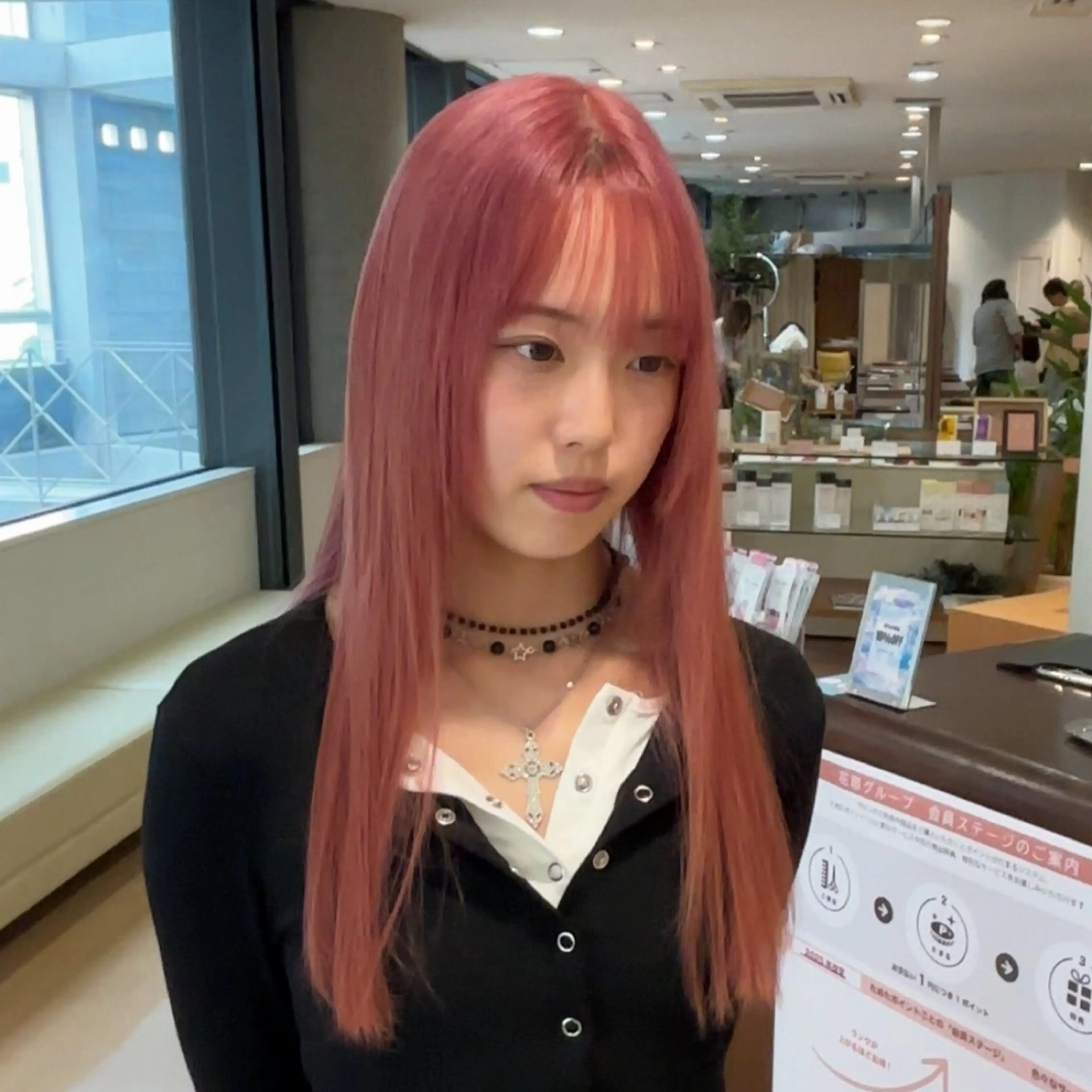 ロング カラー ベージュカラー ピンクカラー ピンクベージュ aura所属・CONAN｜レイヤー ボブ／ハイトーンのヘアスタイル