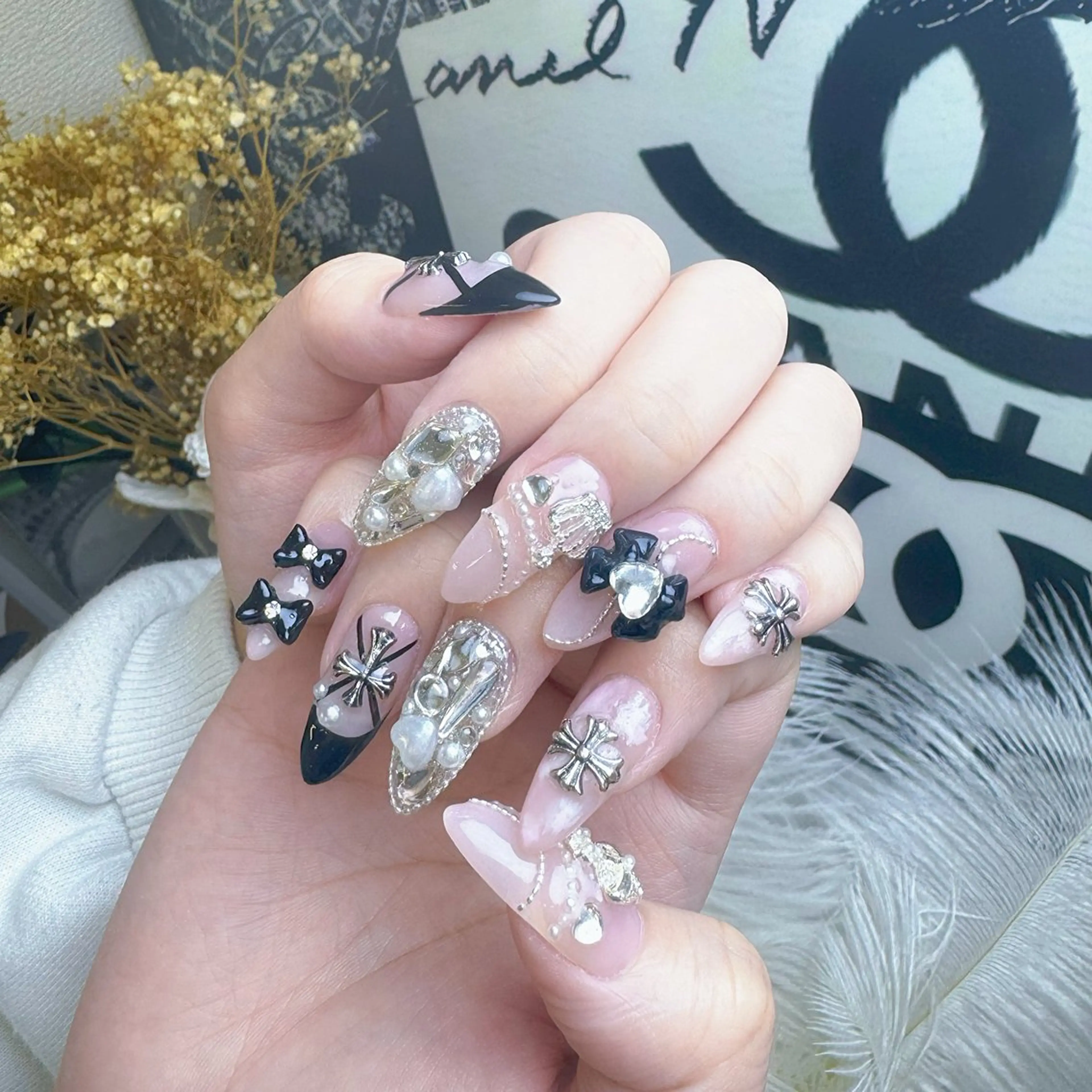 ネイル チークネイル クリアネイル ガーリー グラデーション キラキラネイル ハンドネイル NailPrincess所属・princess スカルプ専門店のネイルデザイン