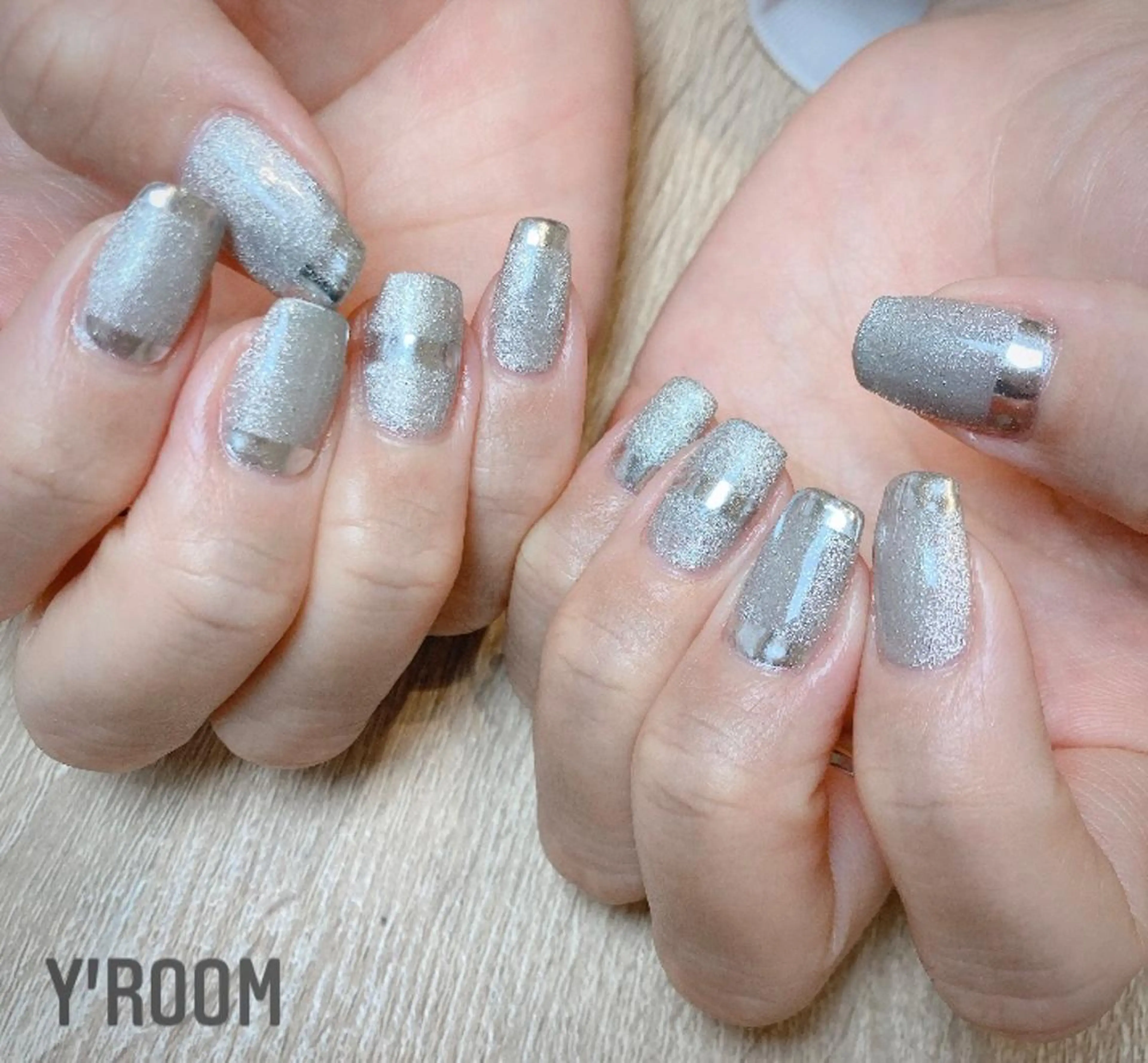ネイル オーロラネイル フラッシュネイル フットネイル ジェルネイル 氷ネイル・うるうるネイル ハンドネイル YUKA （ネイリスト）のネイルデザイン