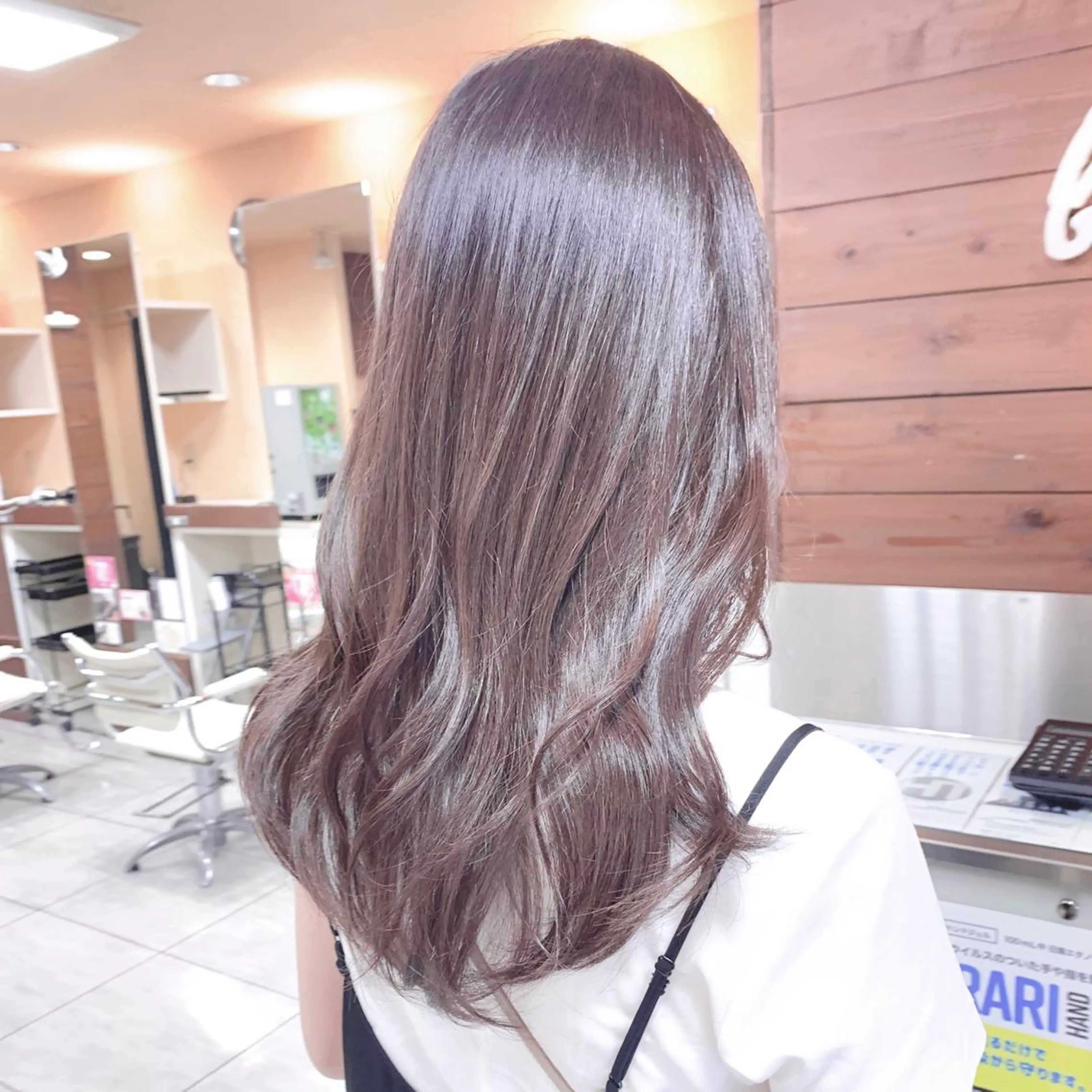 セミロング ヘアカラー 🫧艶髪カラー🫧 森本くるみのヘアスタイル