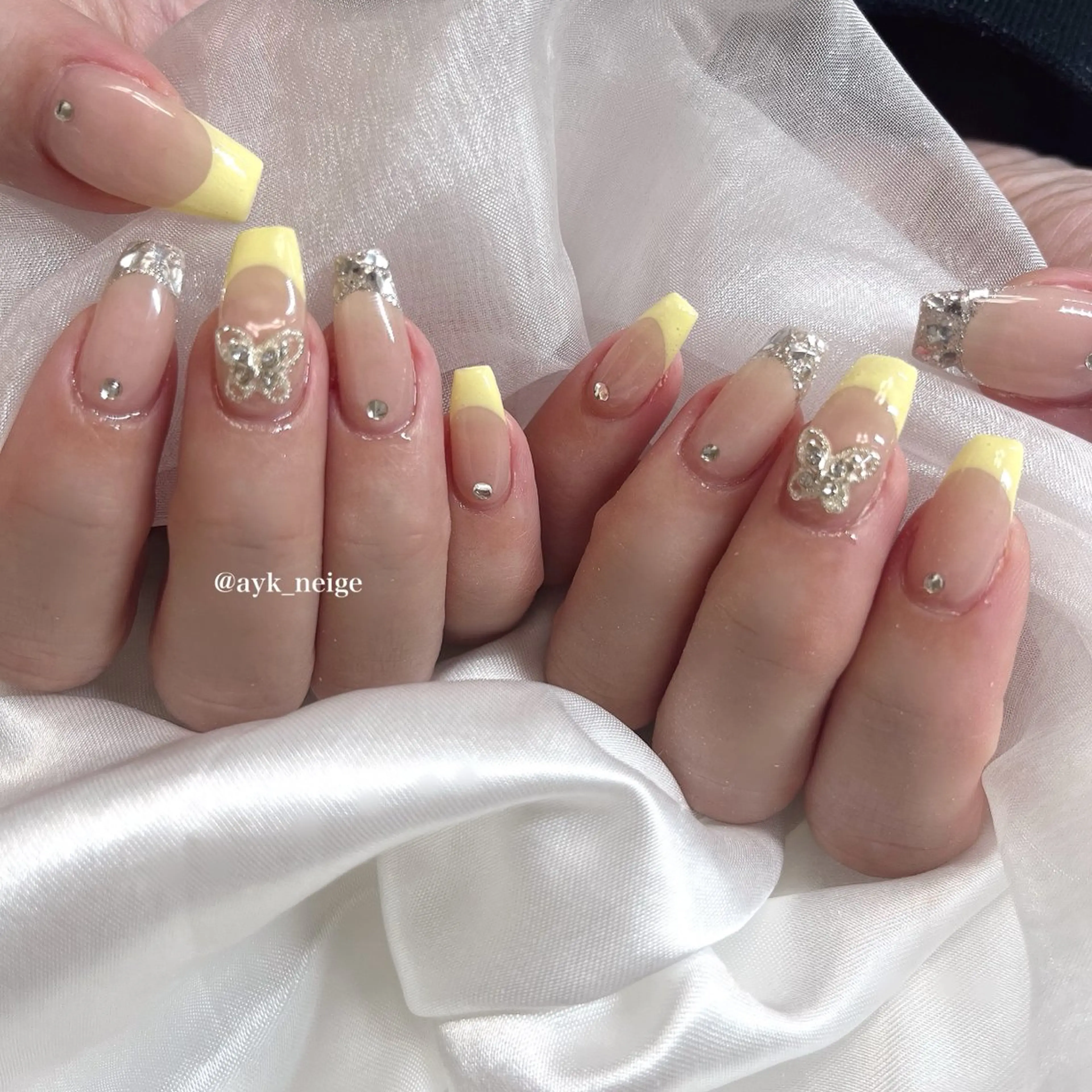 ネイル フットネイル キラキラネイル 韓国ネイル リボン シンプルネイル n'eige nail所属・大谷 綾香のネイルデザイン