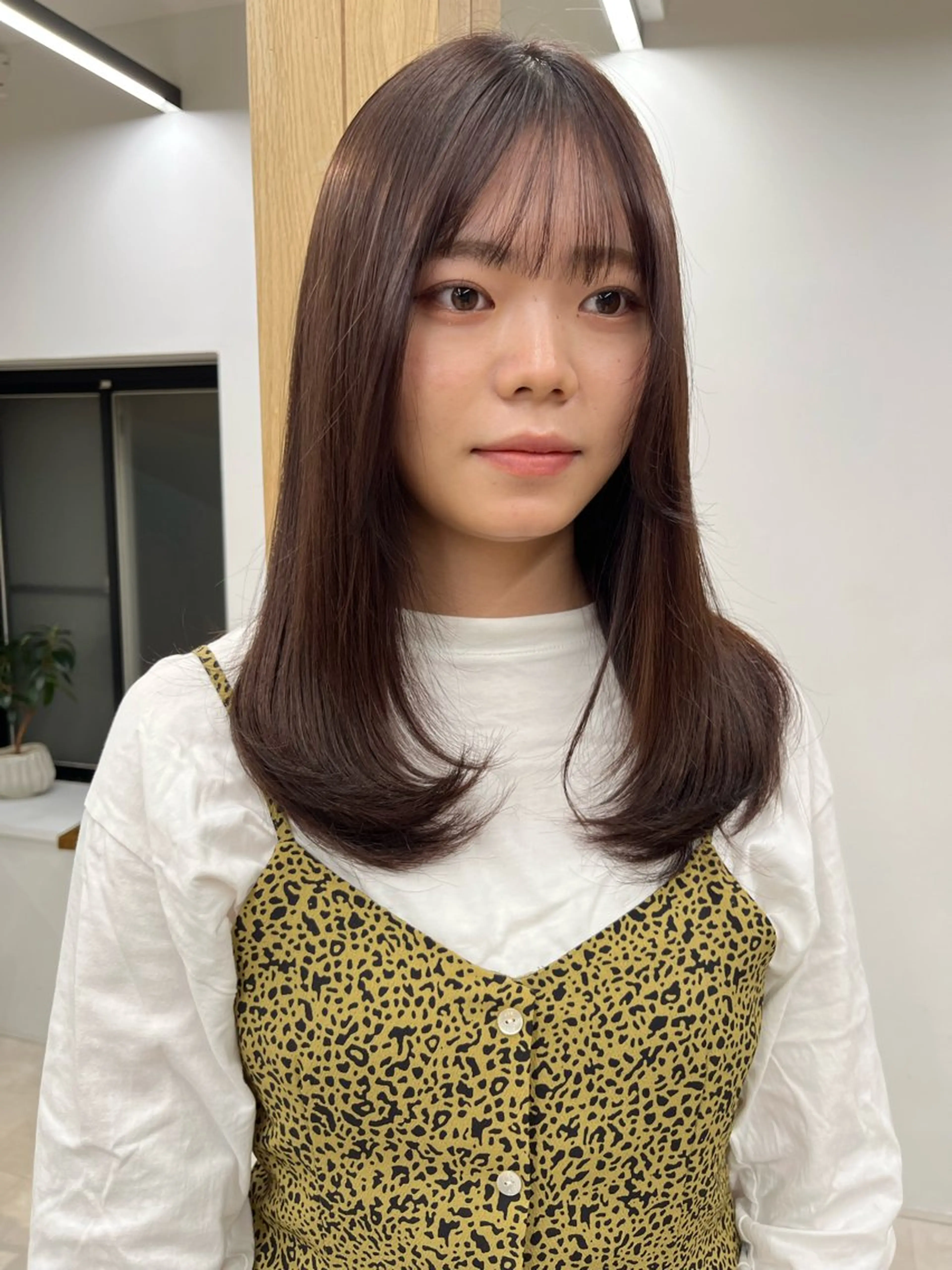 ミディアム カラー ベージュカラー 透明感カラー ヘアカラー トリートメント ナチュラルなヘア /ヨシダトモキのヘアスタイル