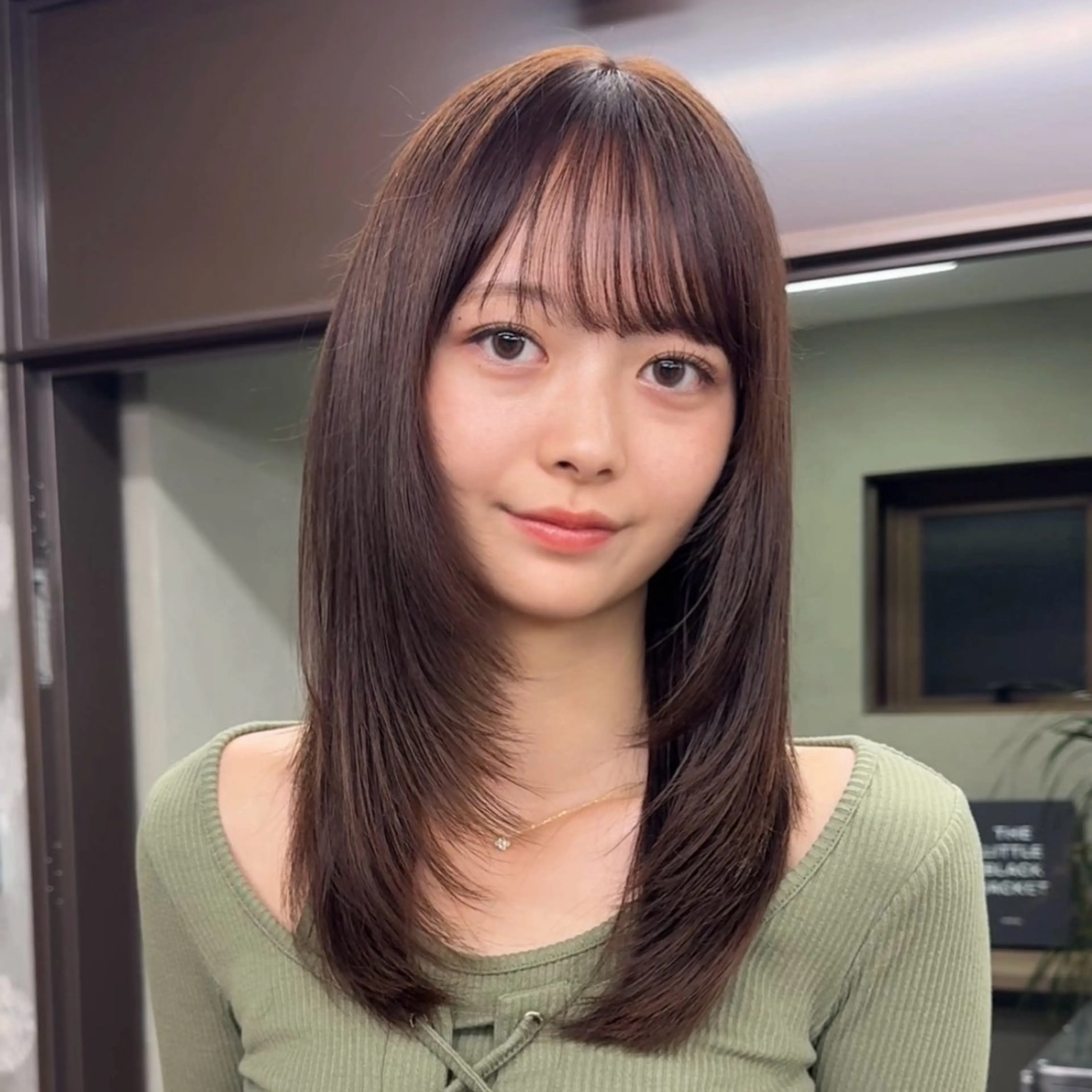 セミロング カラー ベージュカラー モカベージュ 顔周りカット レイヤーカット シャギー 顔周り/レイヤー/ 透明感/みっきーのヘアスタイル