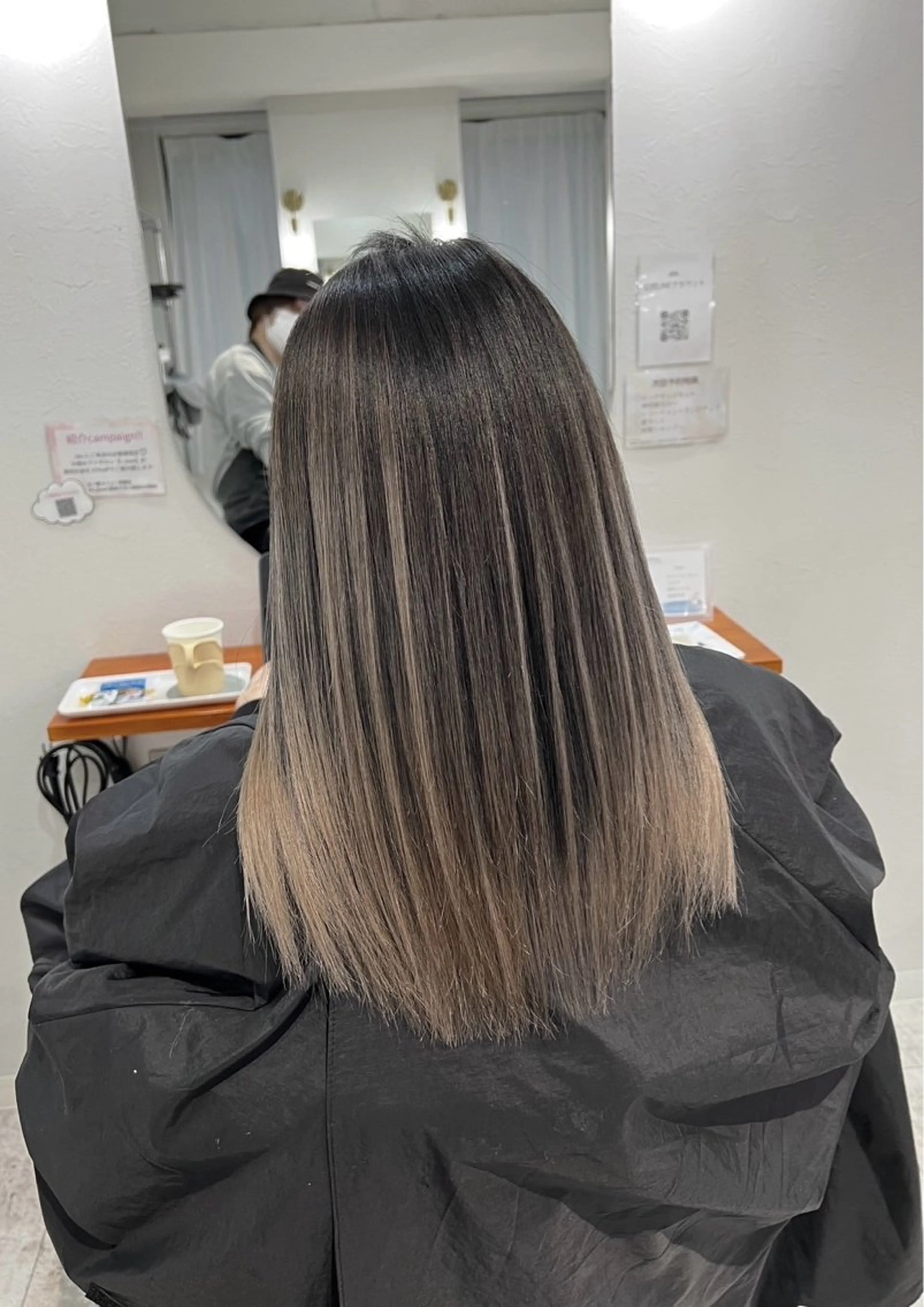 セミロング カラー バレイヤージュ シルバー ホワイトシルバー レイヤーカット ヘアカラー トリートメント ROBIN所属・指名数No.1 /NAOYAのヘアスタイル