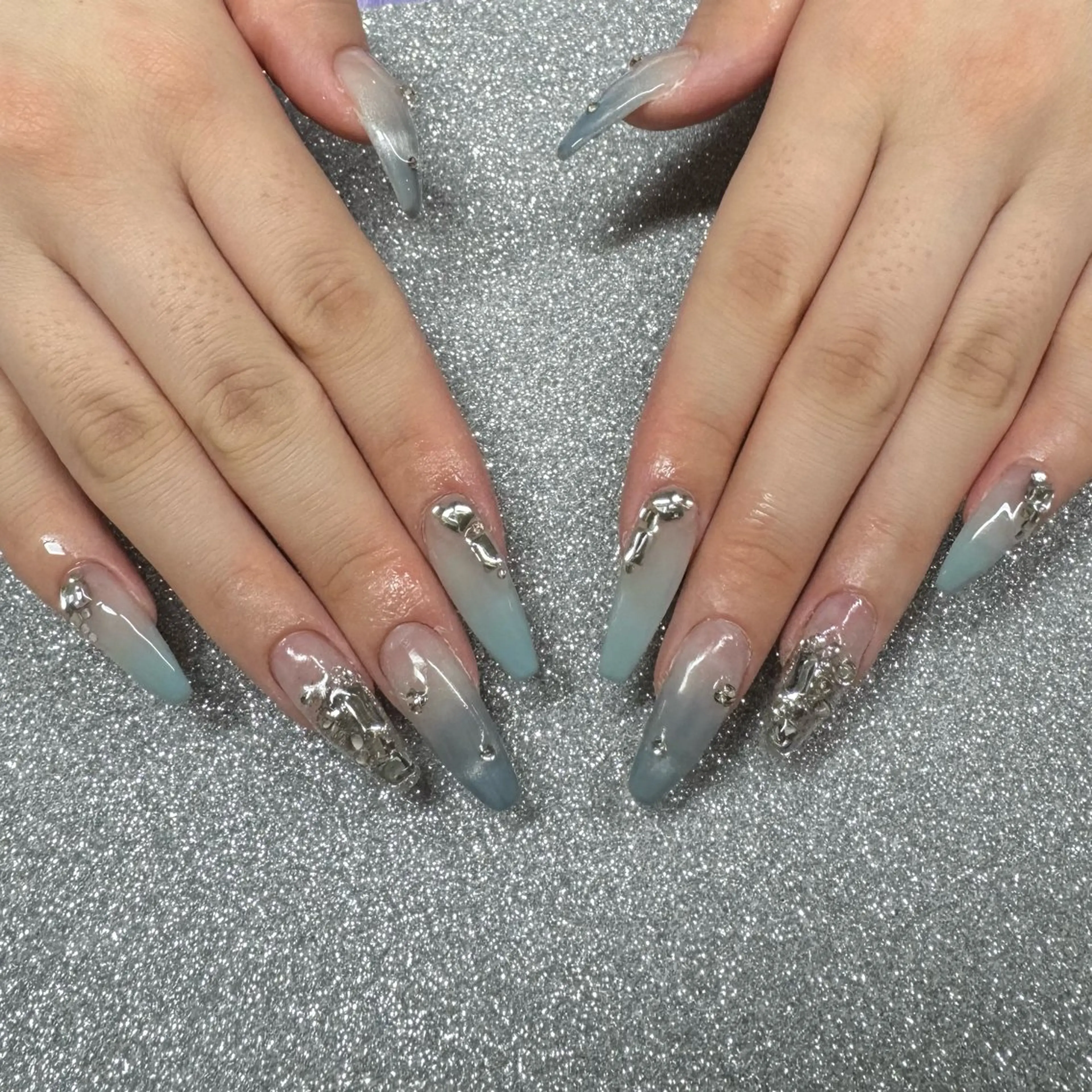 ネイル ハンドネイル VIERU 🌈🎀💖のネイルデザイン