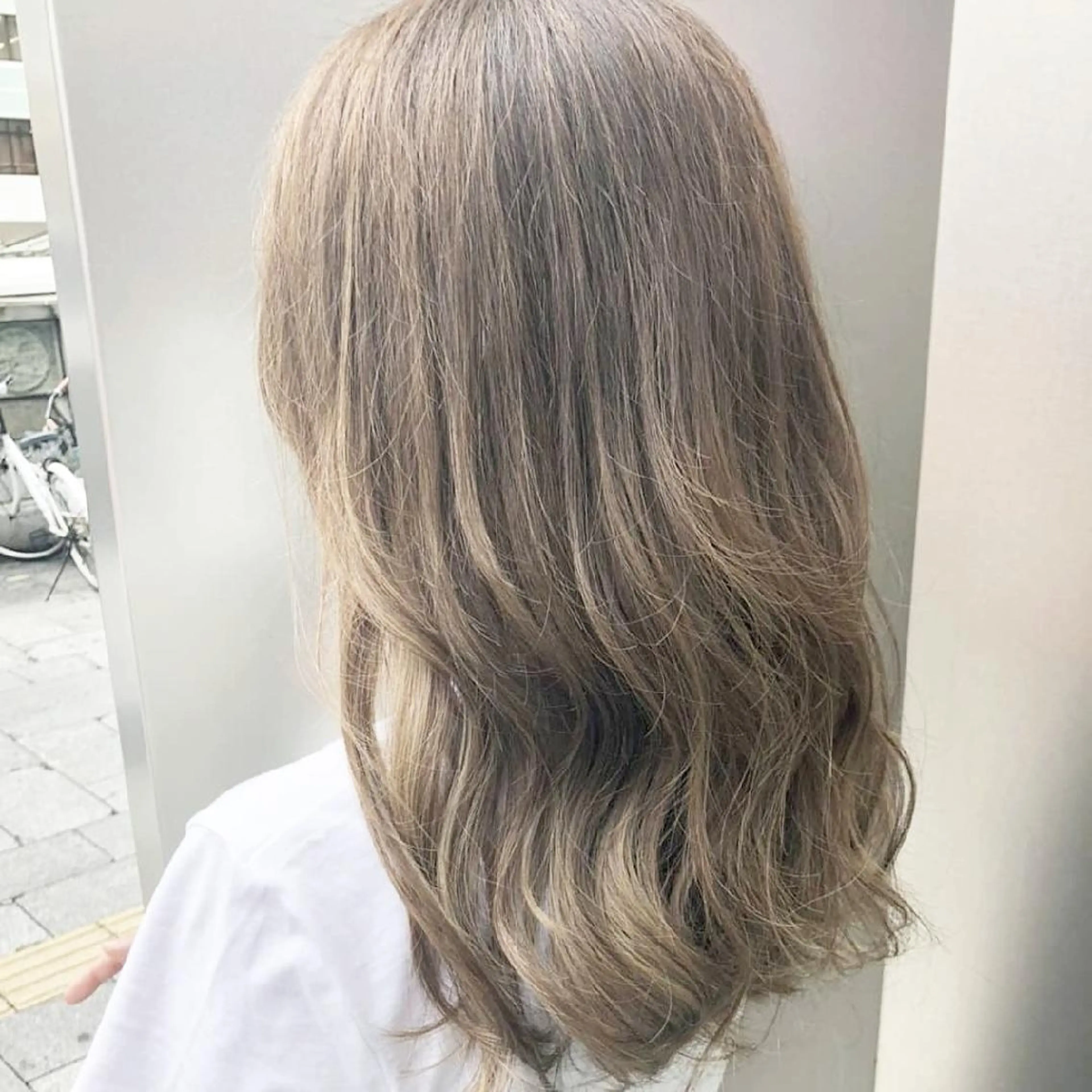 セミロング カラー バレイヤージュ ベージュカラー ハイライトカラー ハイライト レイヤーカット 竹内啓太 ボブのヘアスタイル