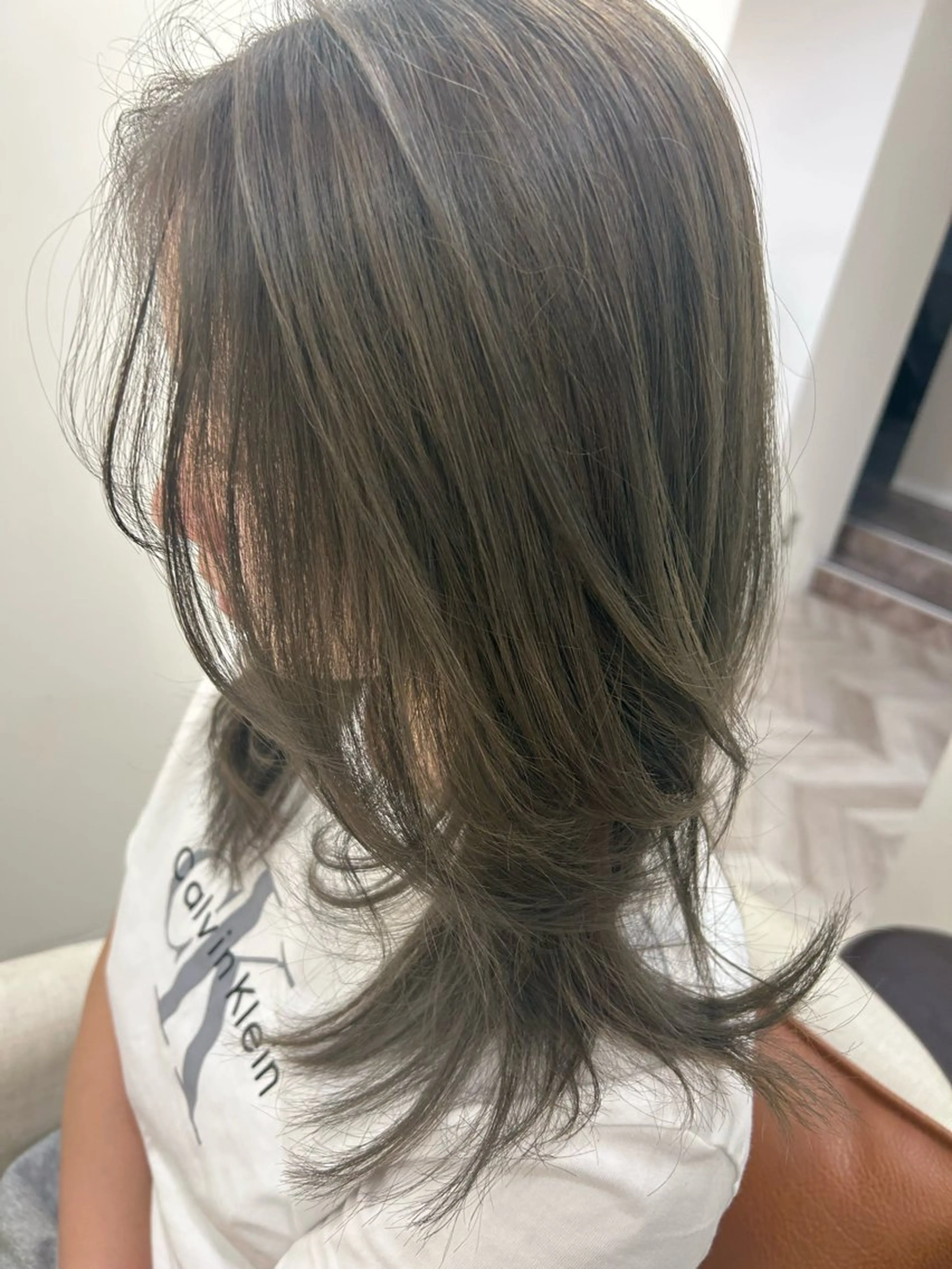 セミロング カラー 深谷 真見のヘアスタイル