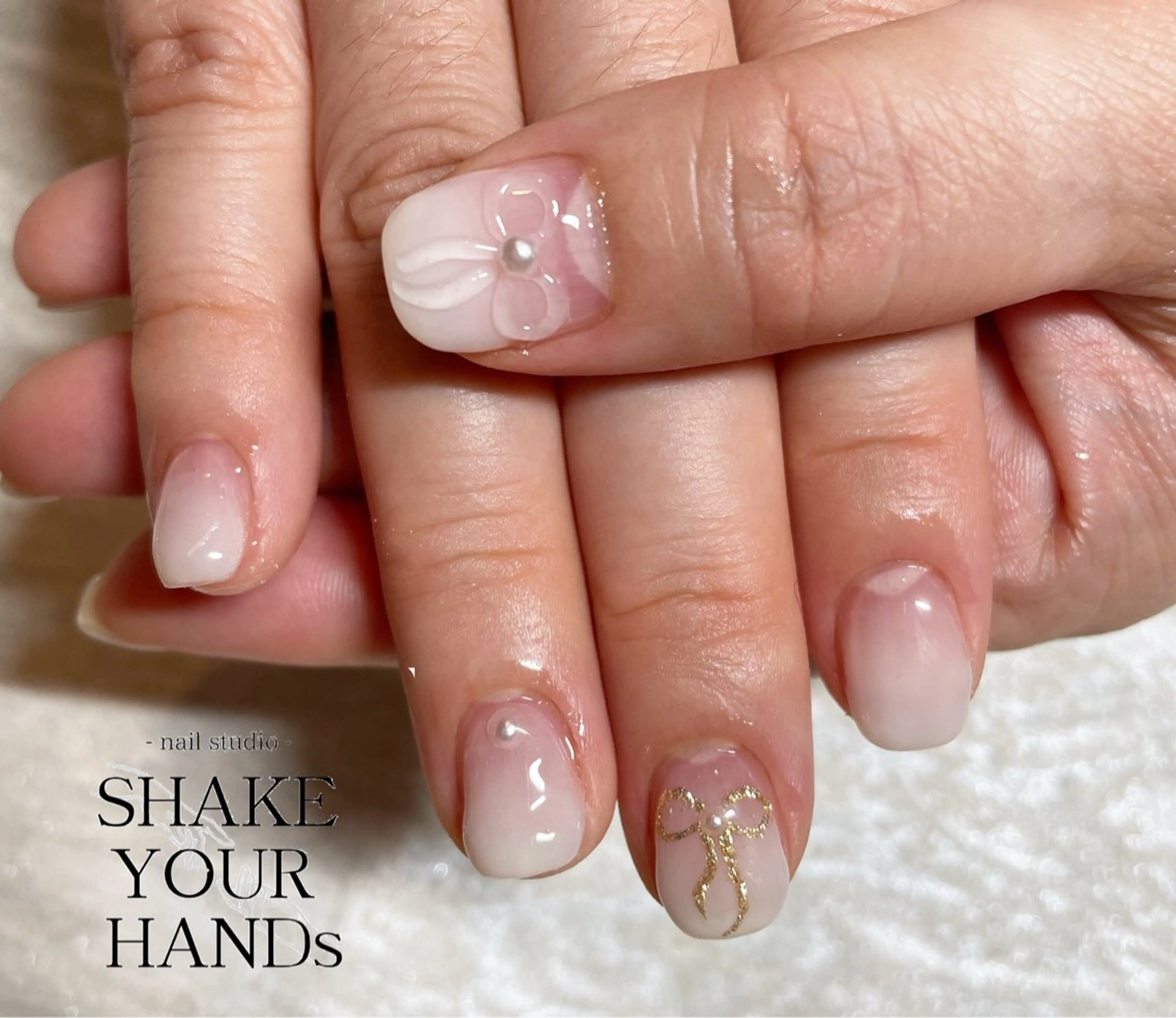ネイル クリアネイル ゴールド ハンドネイル ネイルスタジオ シェイクユアハンズのネイルデザイン