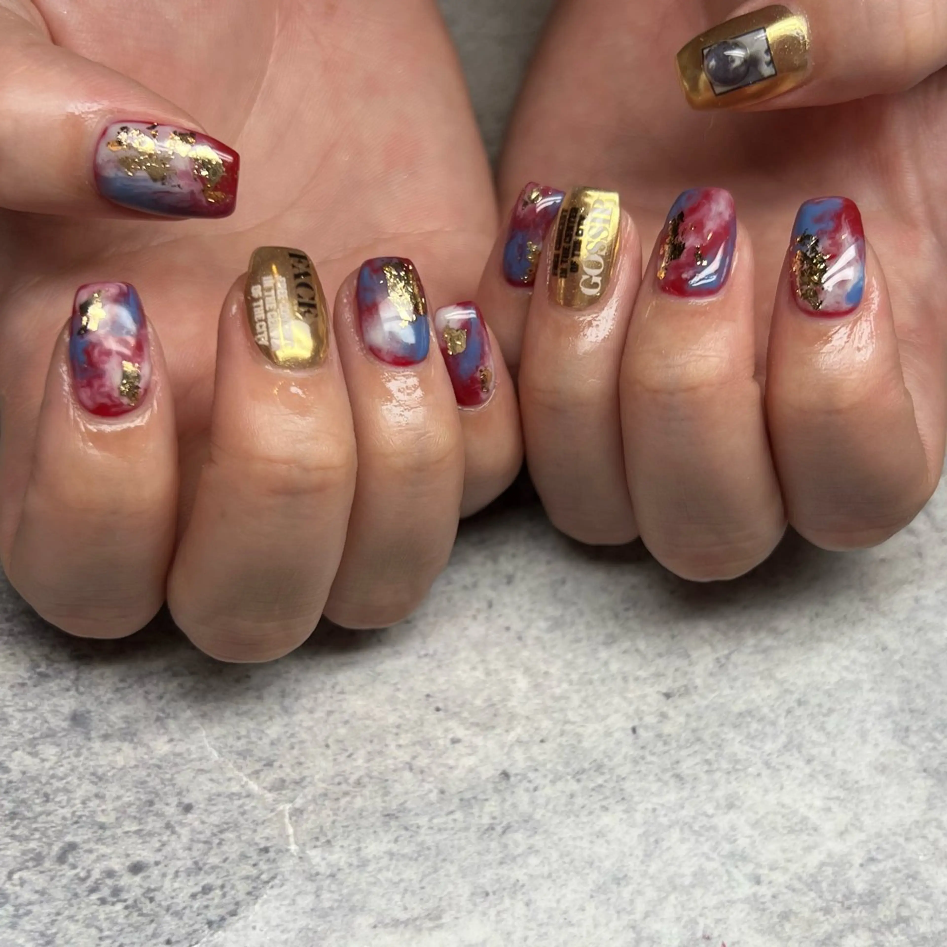 ネイル ゴールド 大理石ネイル(マーブル) ハンドネイル 𝐫𝐚𝐢 𝐧𝐚𝐢𝐥の眉毛・アイブロウイメージ