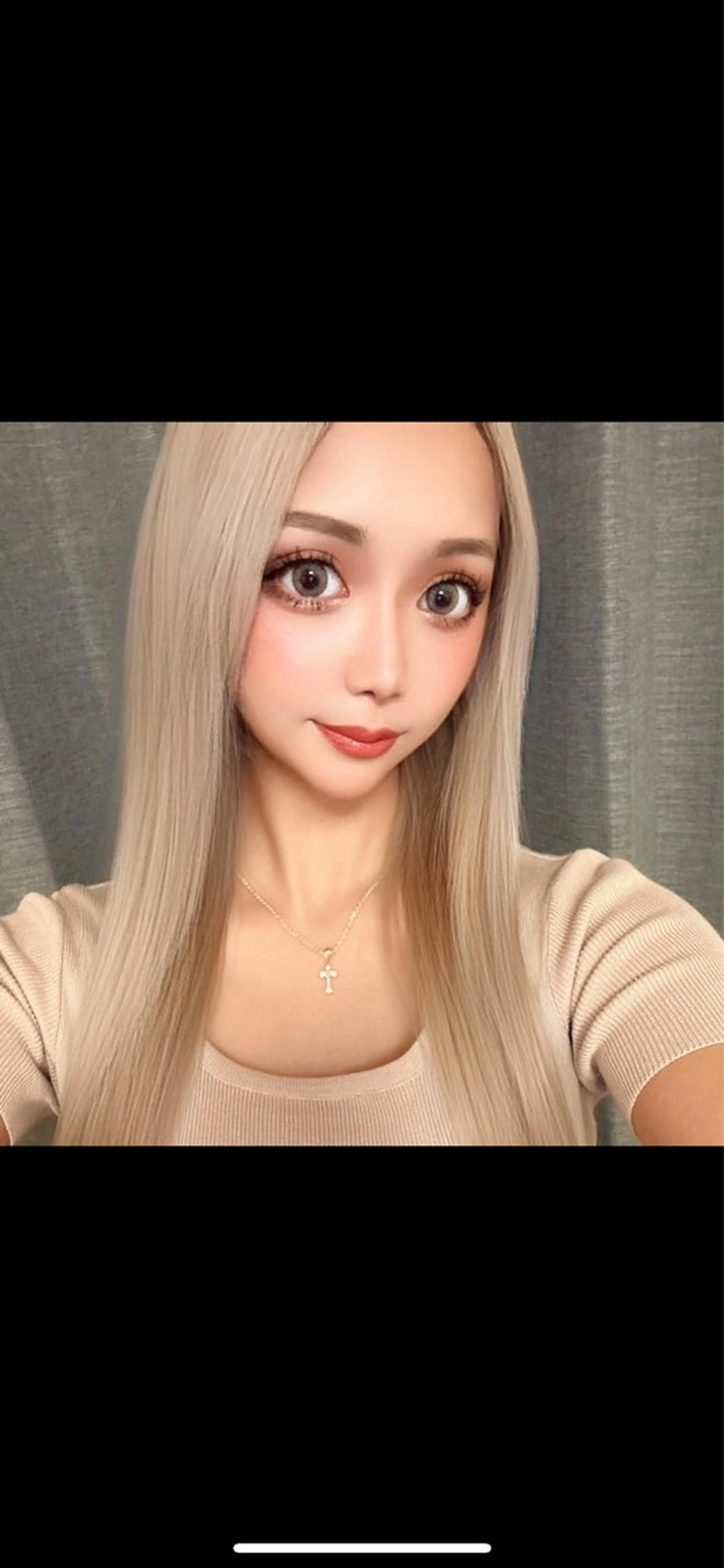 ロング カラー ベージュカラー ブリーチ ミルクティーベージュ トリートメント カット ヘアカラー トリートメント ヘアセット RYOSUKE ハイトーンのヘアスタイル