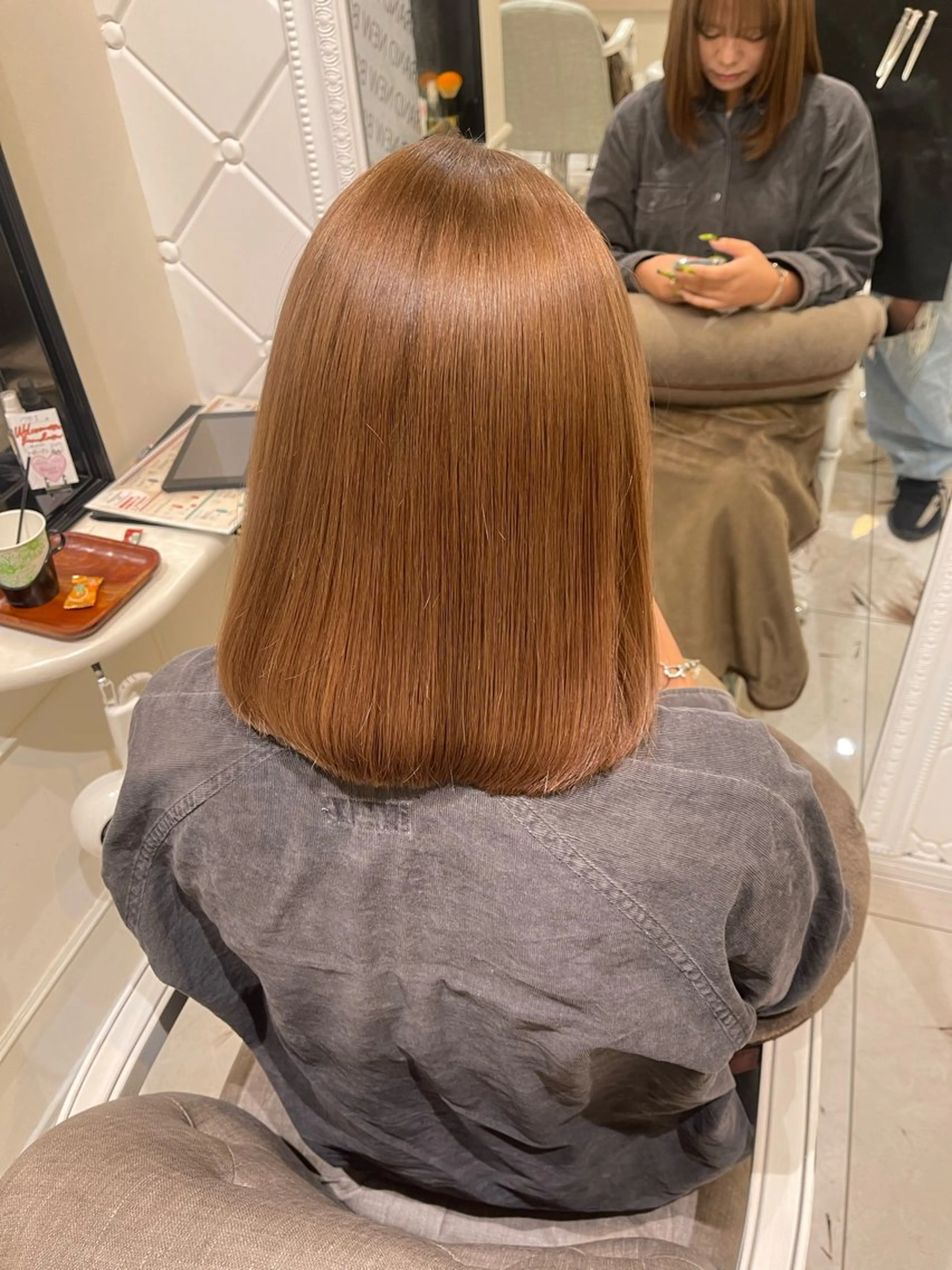 ミディアム カラー 濱田輝レイヤー 韓国風 ハイトーンのヘアスタイル