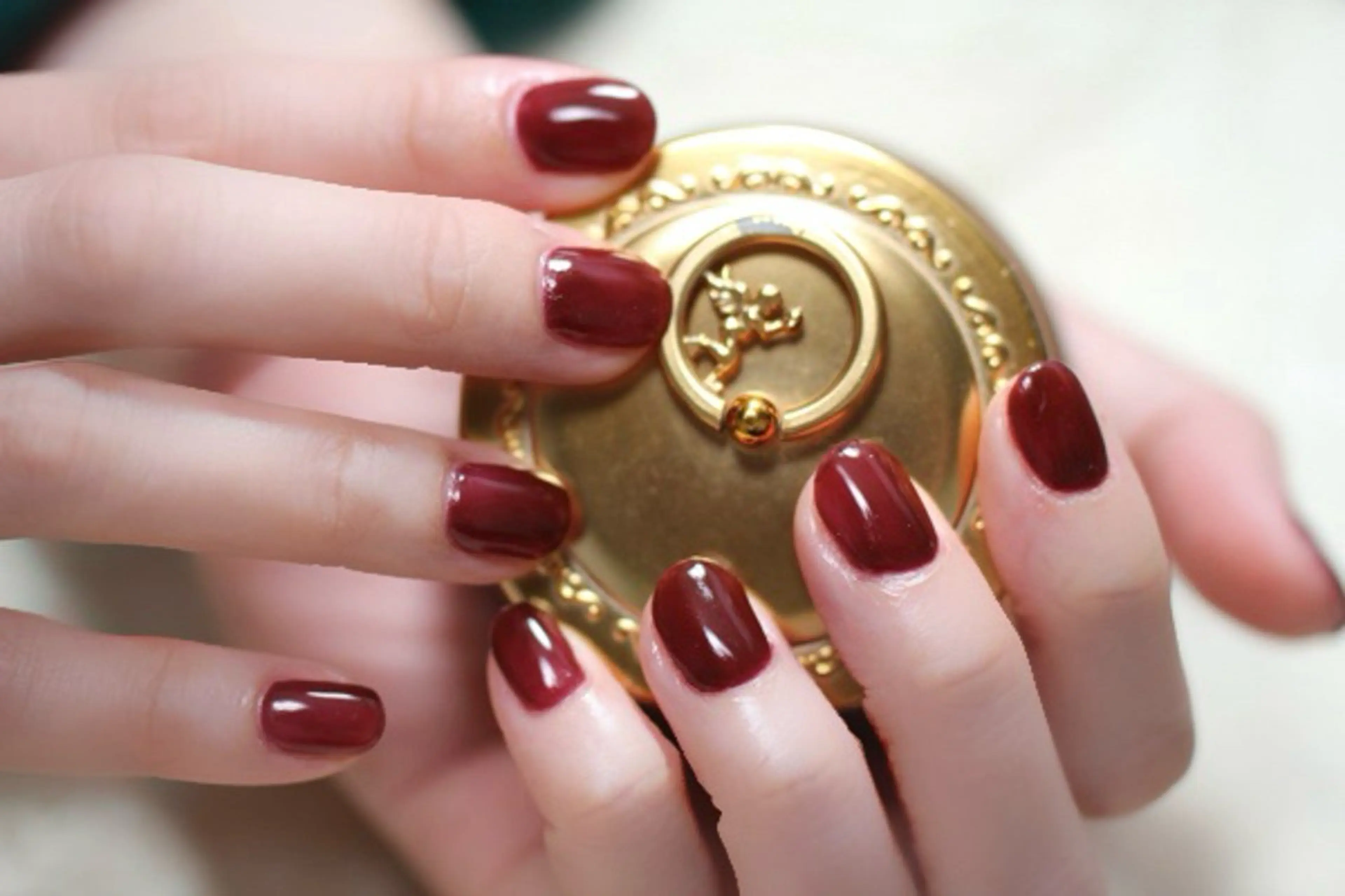 ネイル ボルドー ジェルネイル ワンカラーネイル ママリンド　志村坂上店所属・しみ えんのネイルデザイン