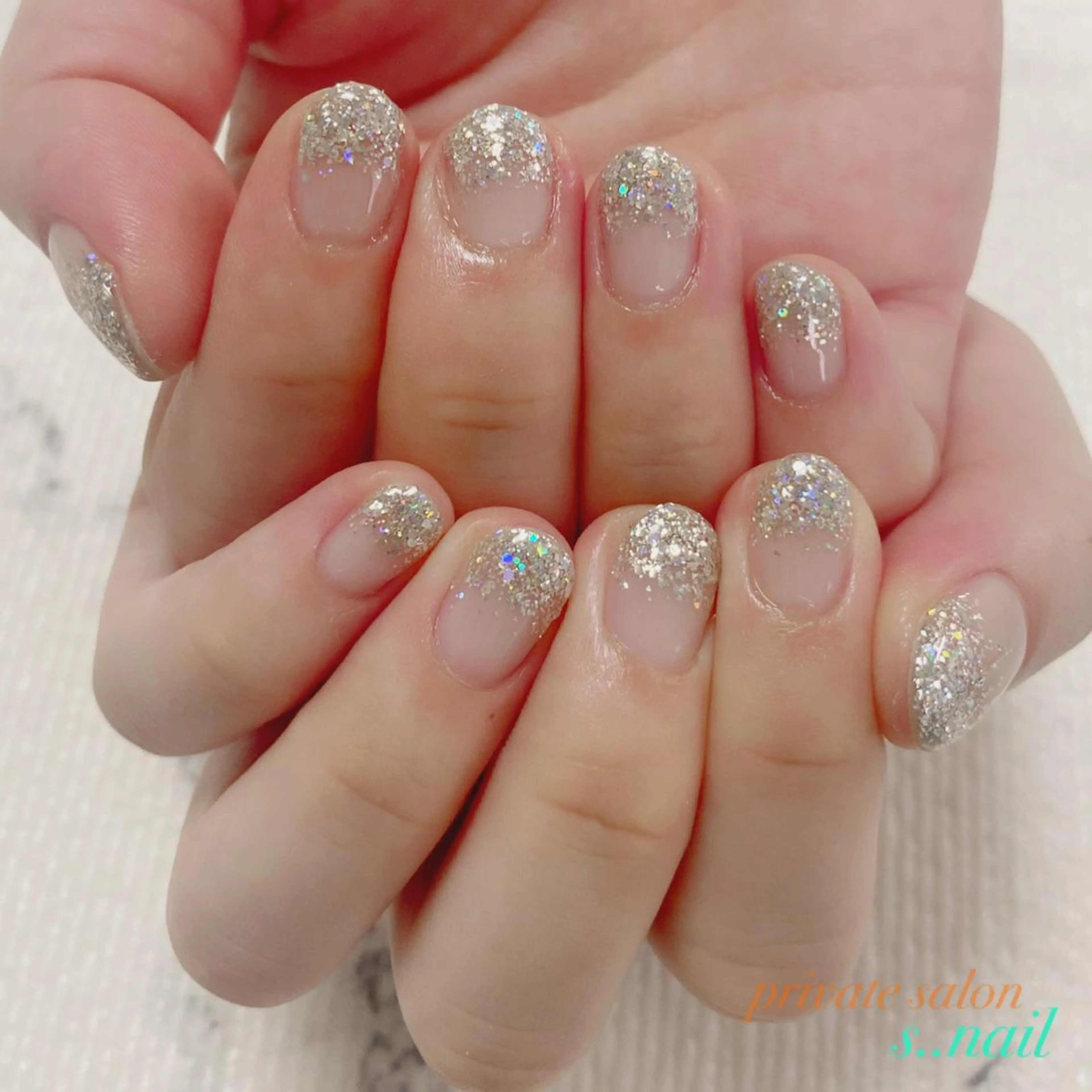 ネイル オーロラネイル キラキラネイル ラメ(グリッター) ラメグラデーション シルバー s..nail / MORITAのネイルデザイン