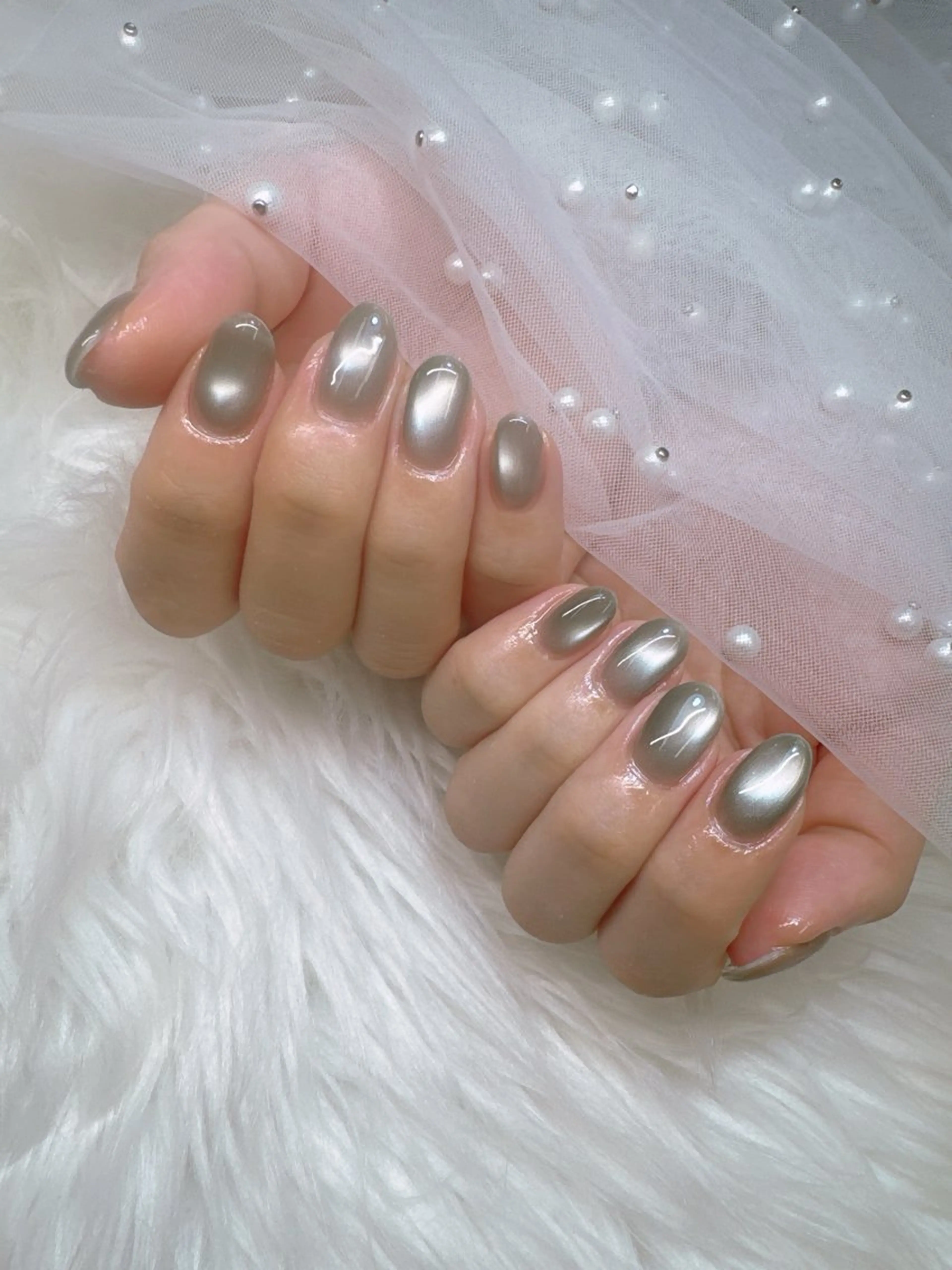 ネイル 成人式 フレンチネイル ジェルネイル ガラスフレンチ キラキラネイル ハンドネイル クイーンズネイル銀座所属・Queeens nailのネイルデザイン